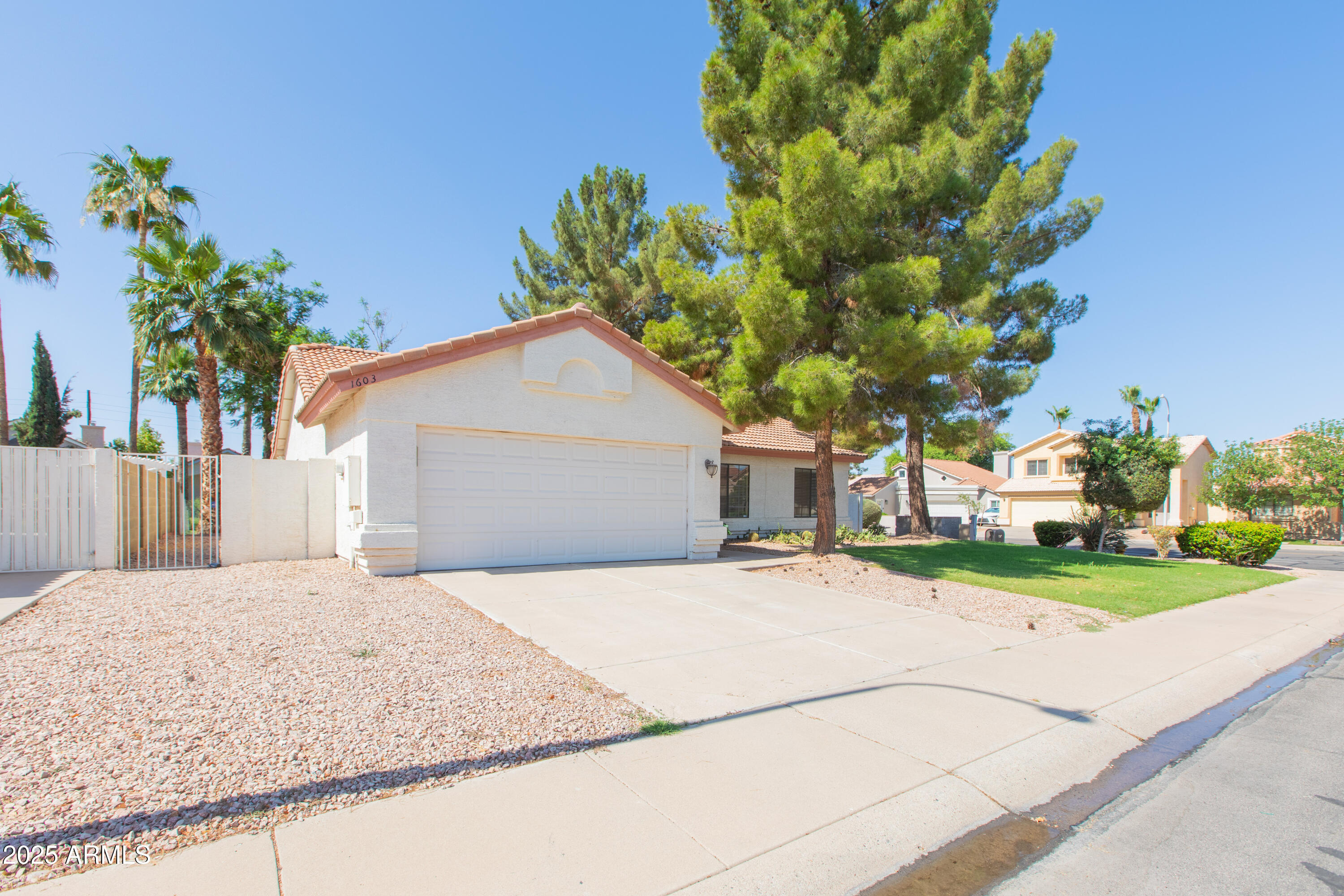 1603 E CHICAGO Street