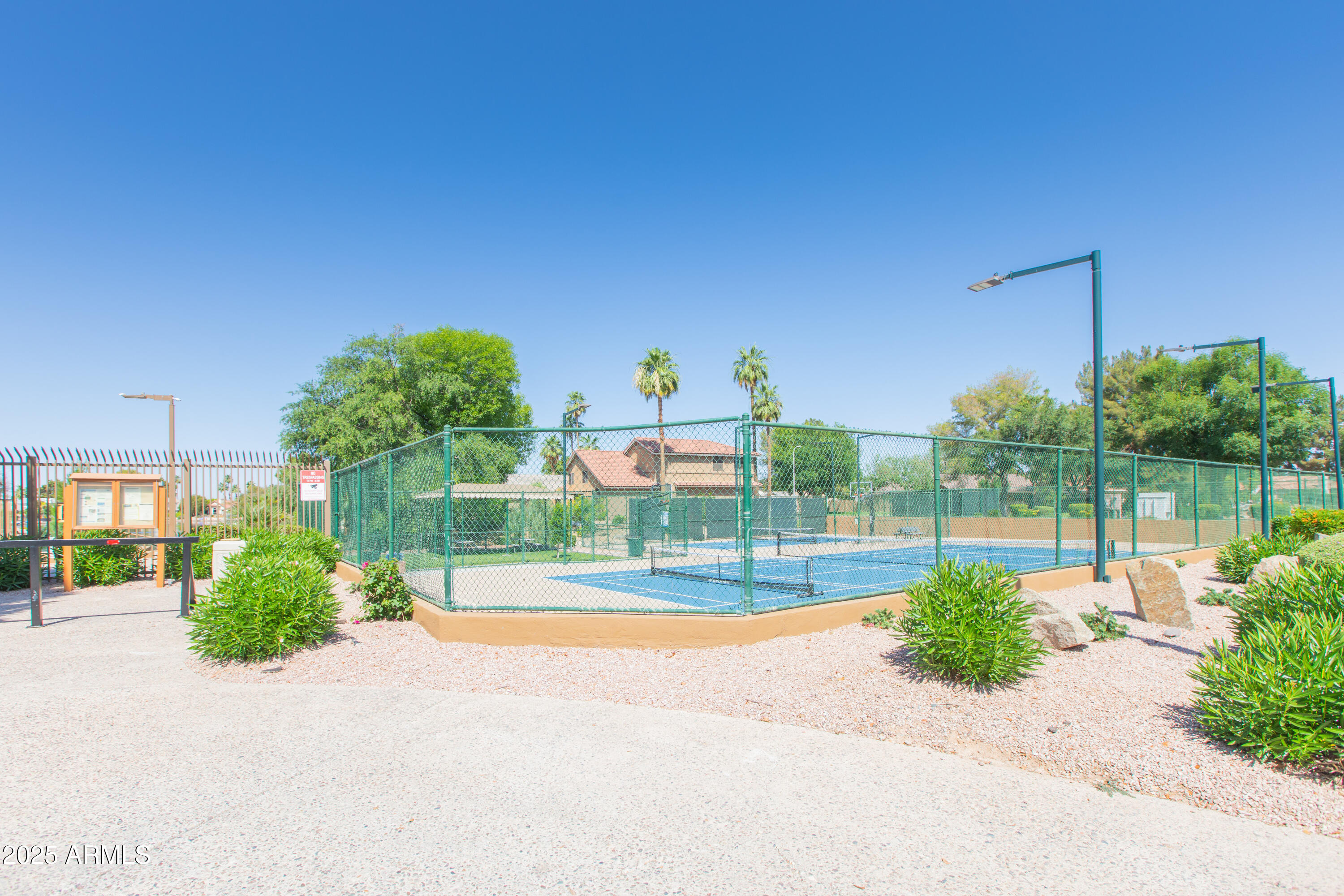 1603 E CHICAGO Street