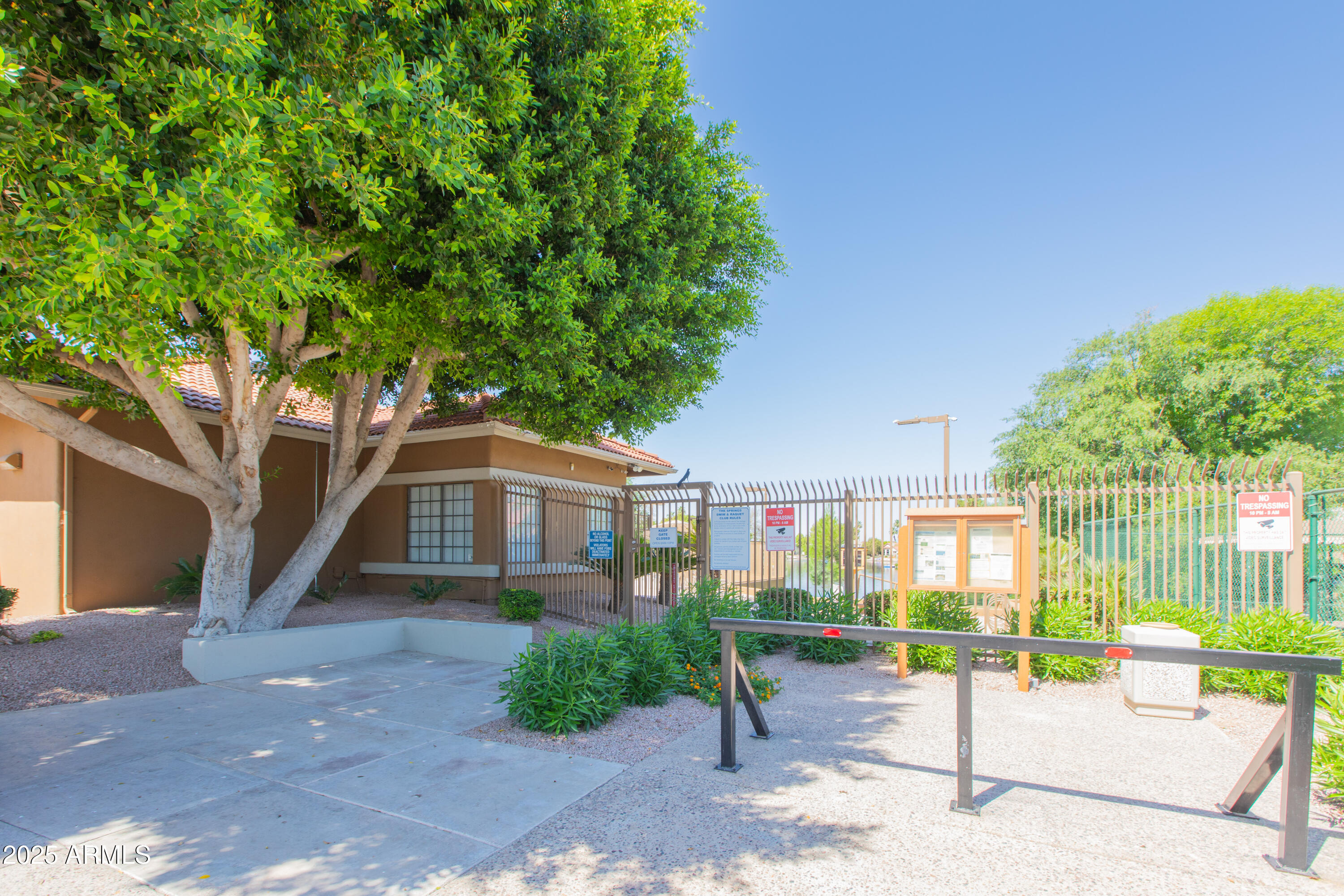 1603 E CHICAGO Street