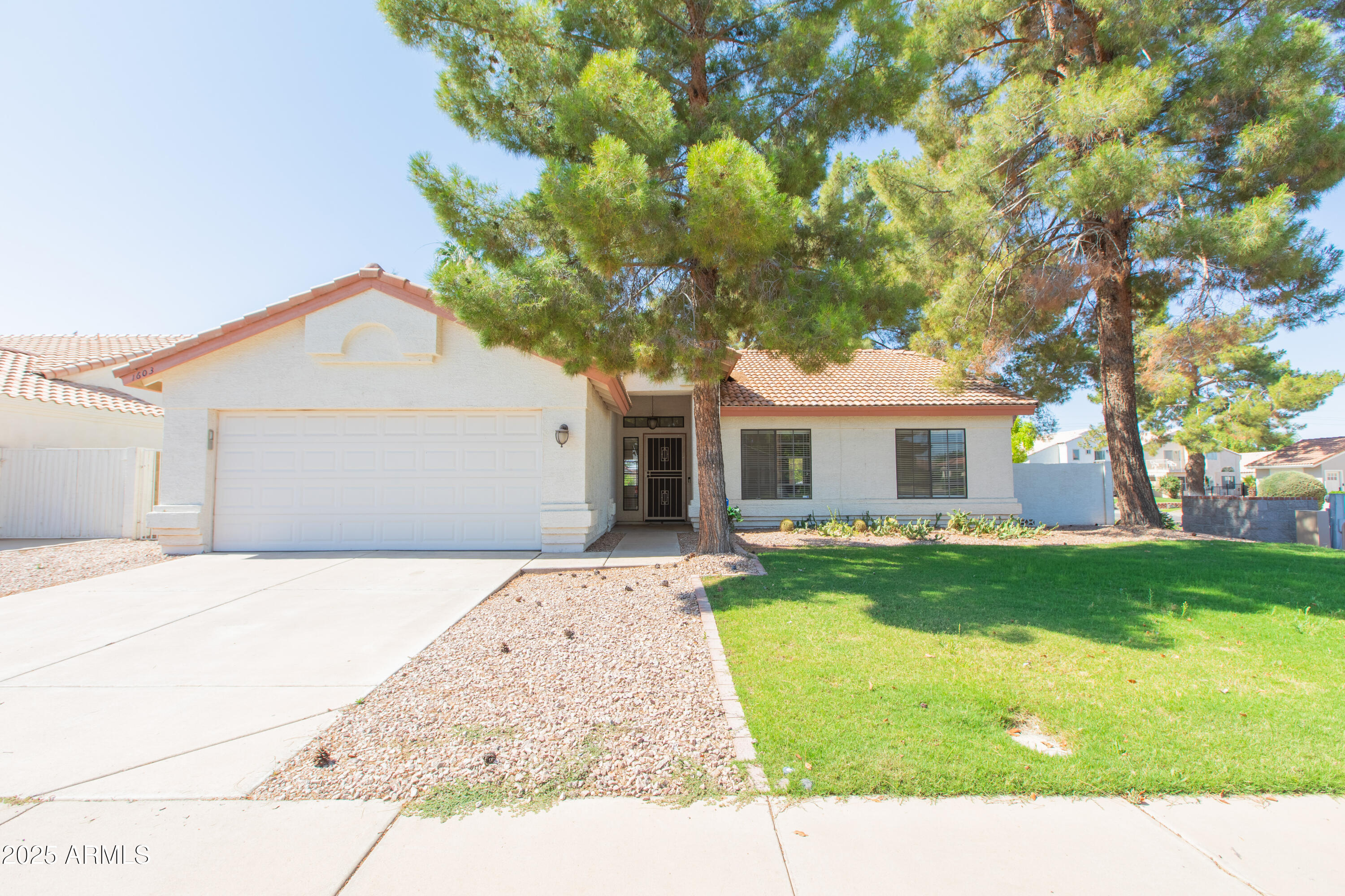 1603 E CHICAGO Street