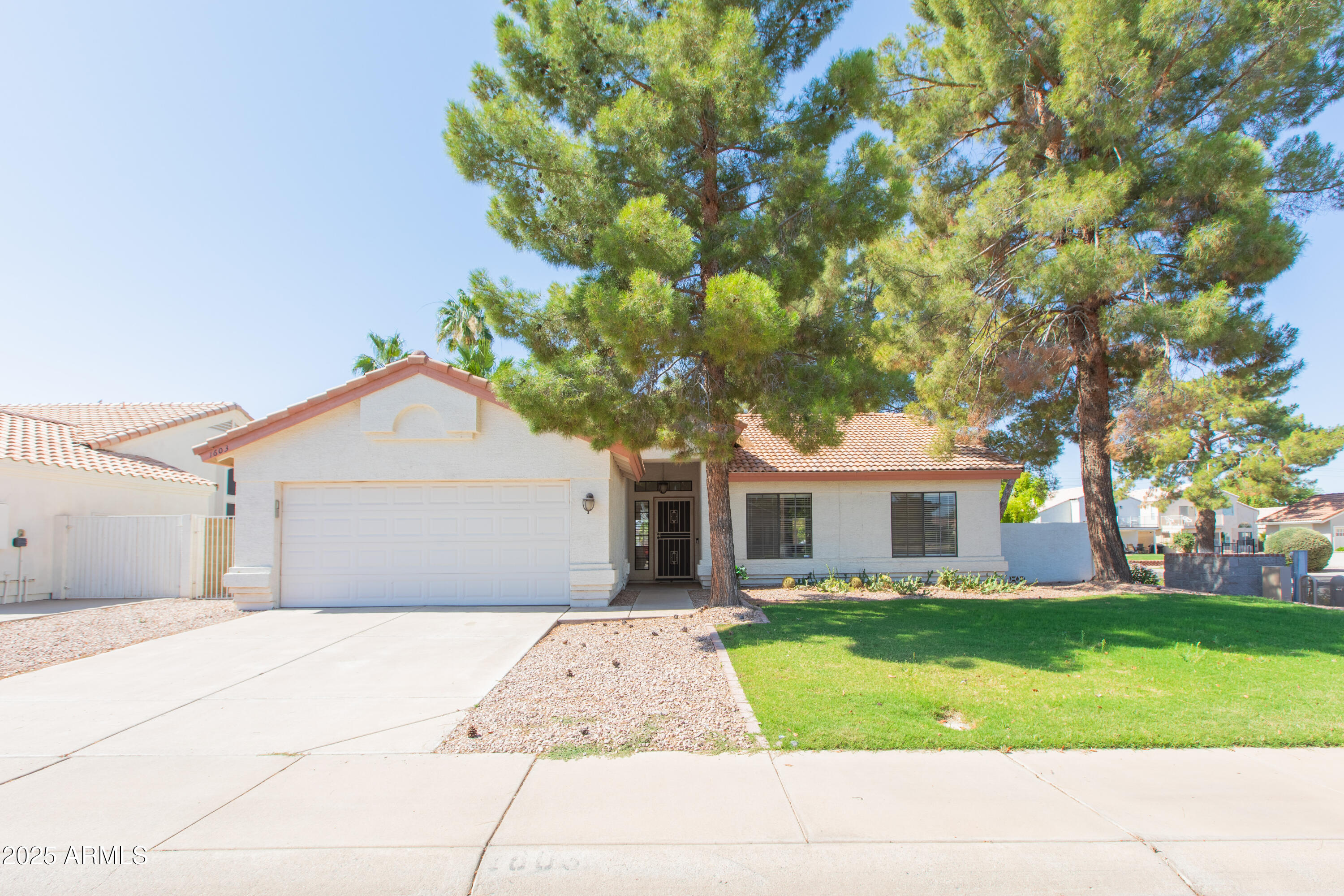 1603 E CHICAGO Street