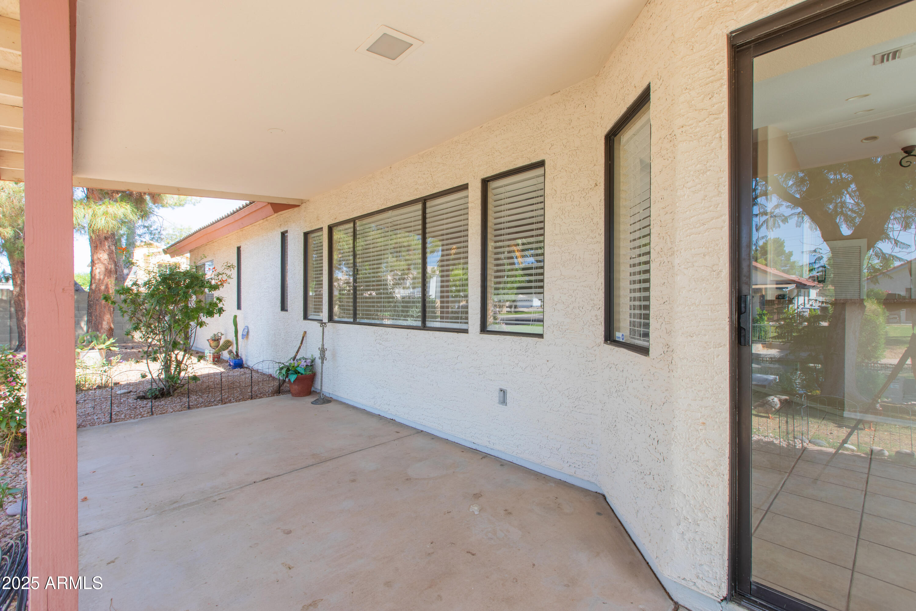 1603 E CHICAGO Street