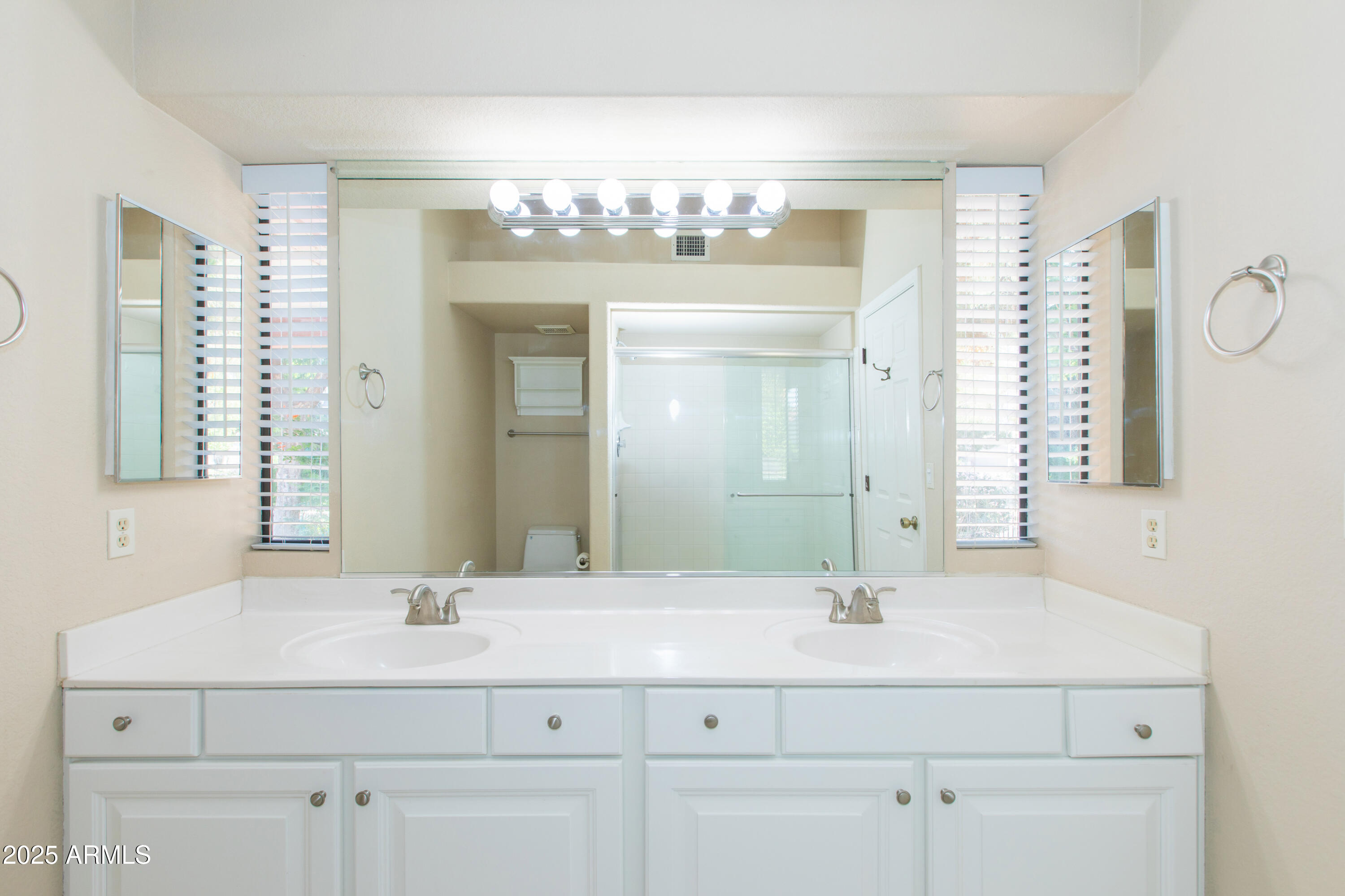 1603 E CHICAGO Street