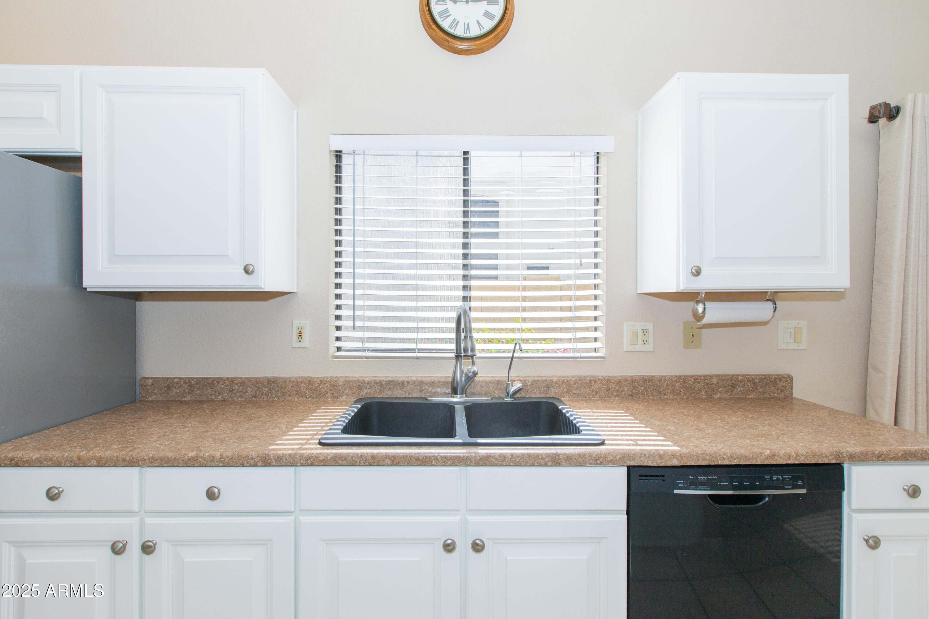 1603 E CHICAGO Street