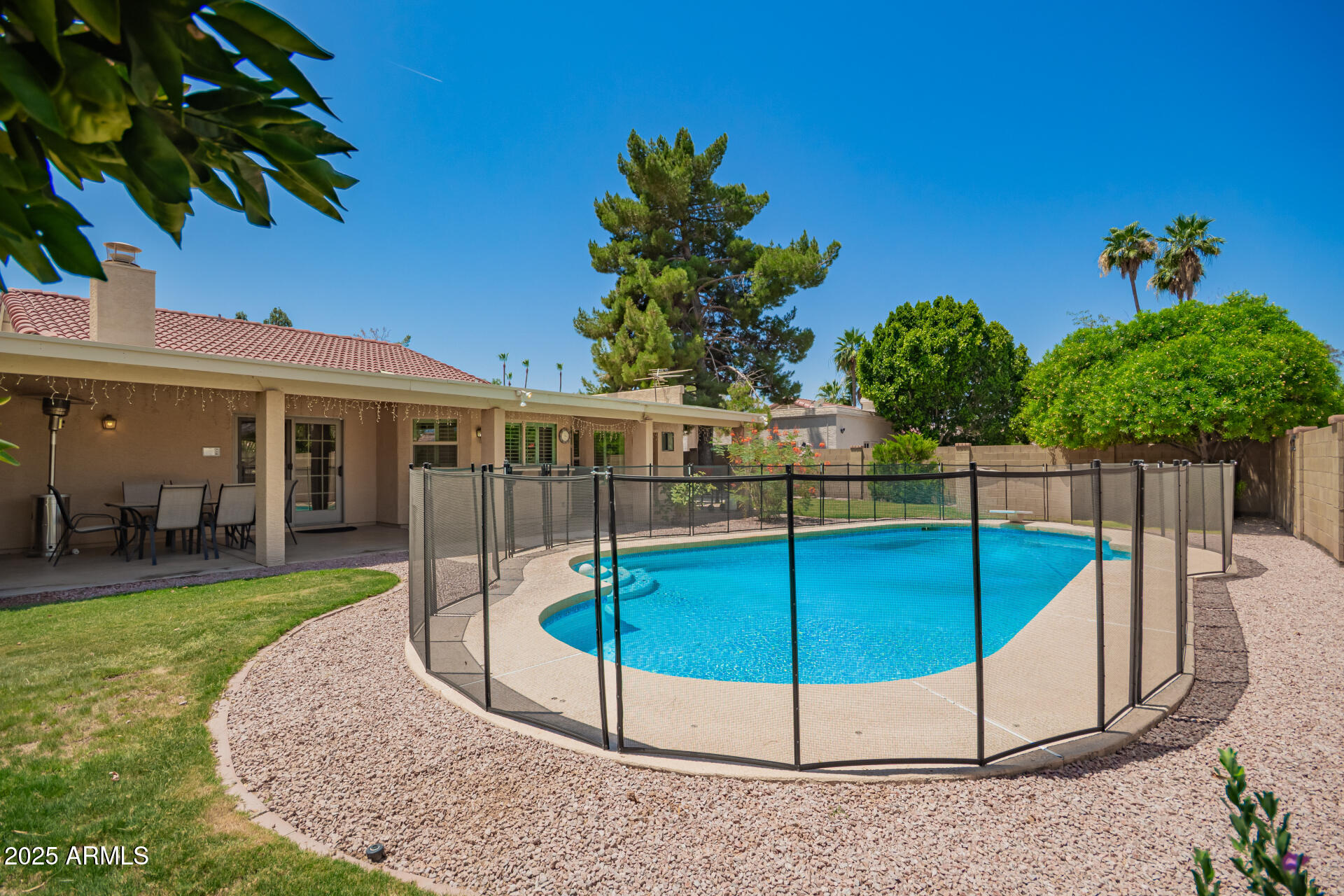 400 W CROFTON Street