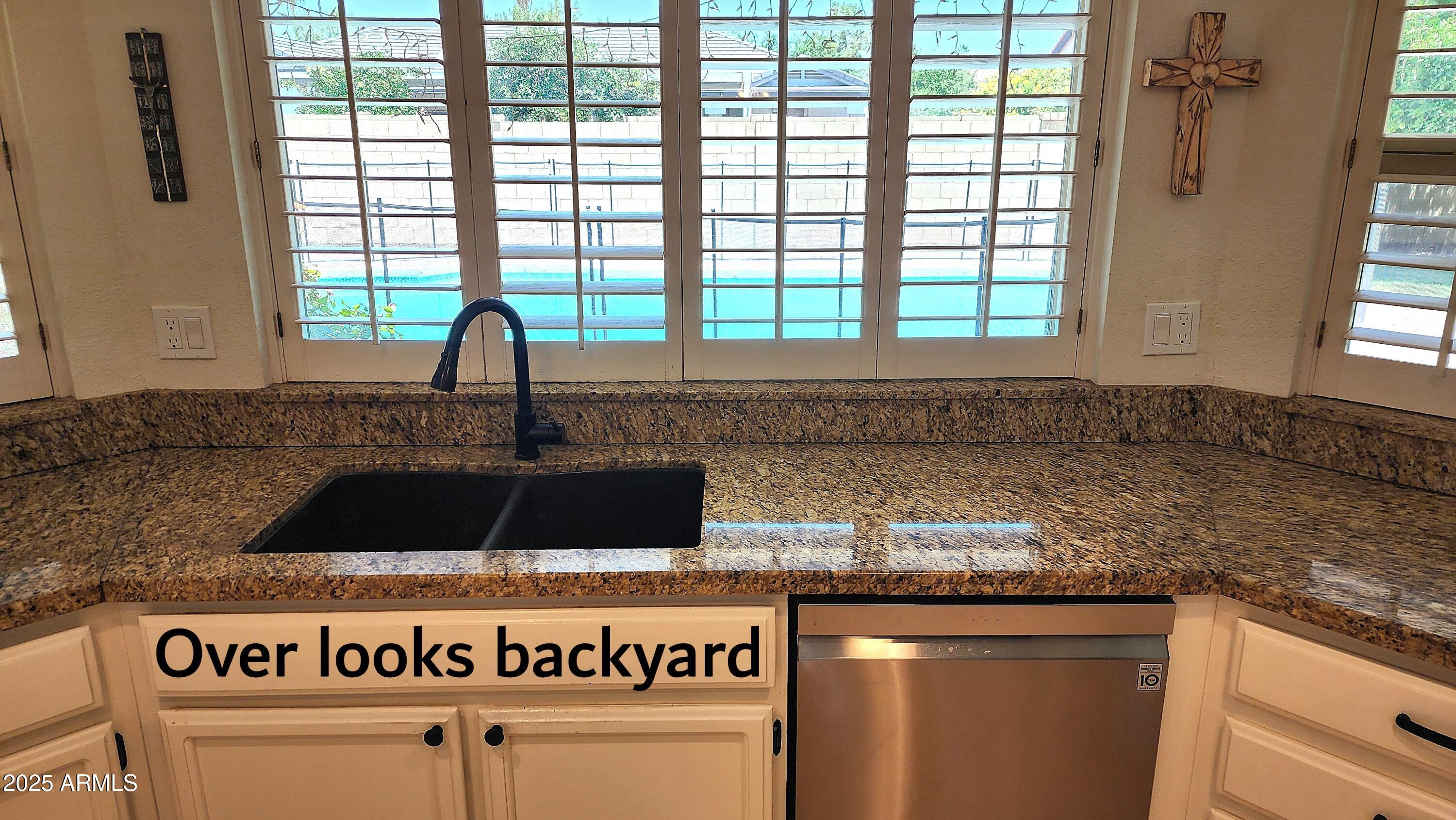 400 W CROFTON Street