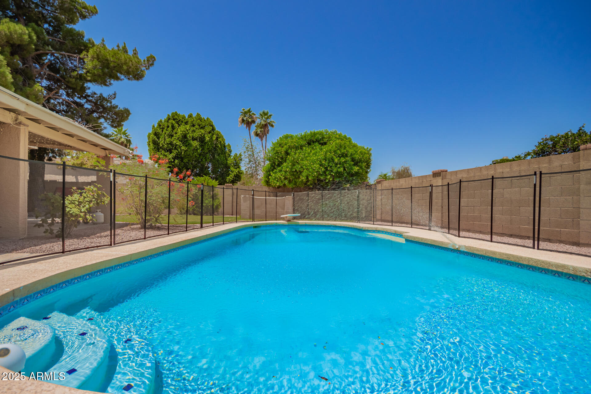 400 W CROFTON Street