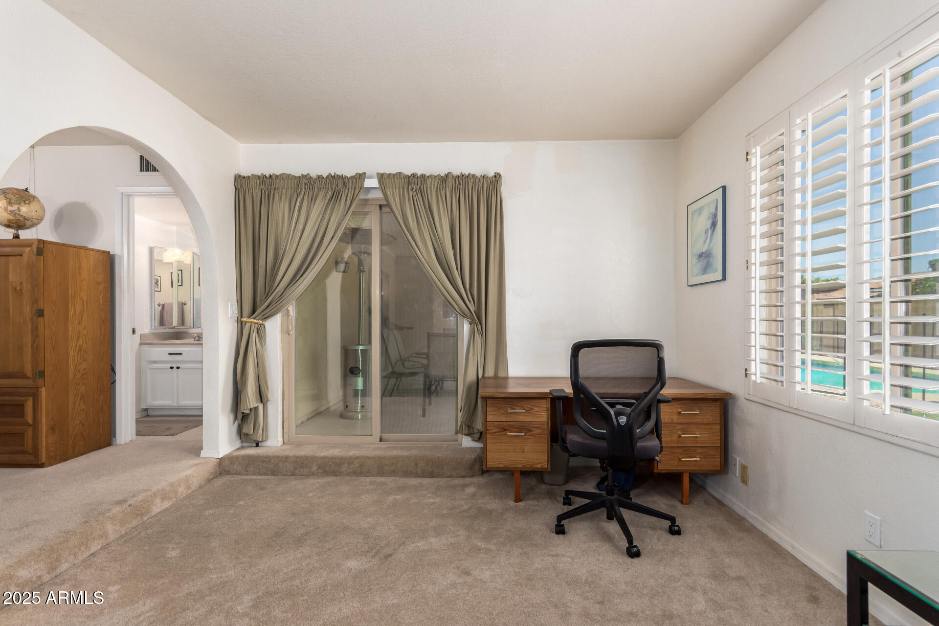 400 W CROFTON Street