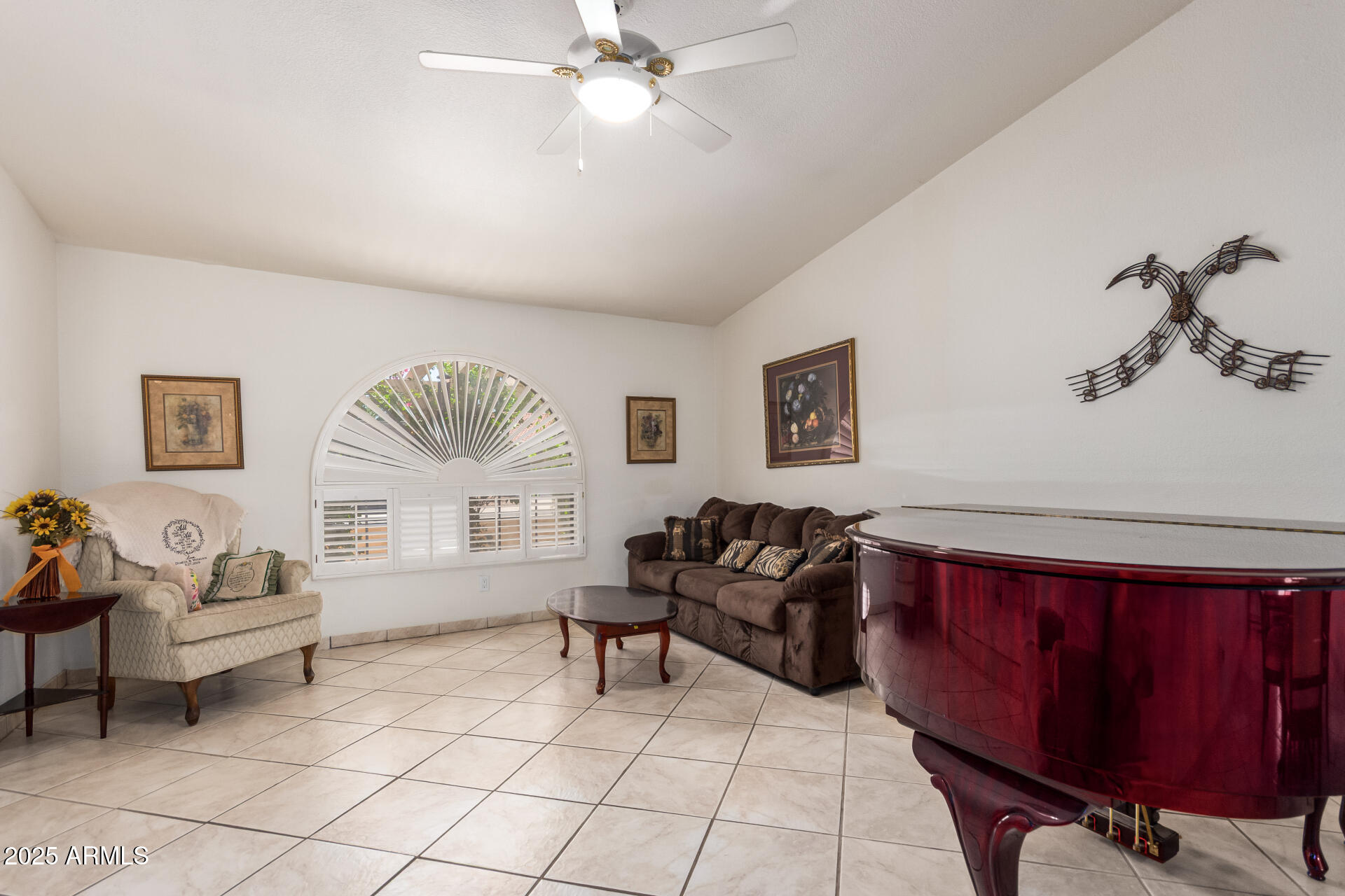 400 W CROFTON Street