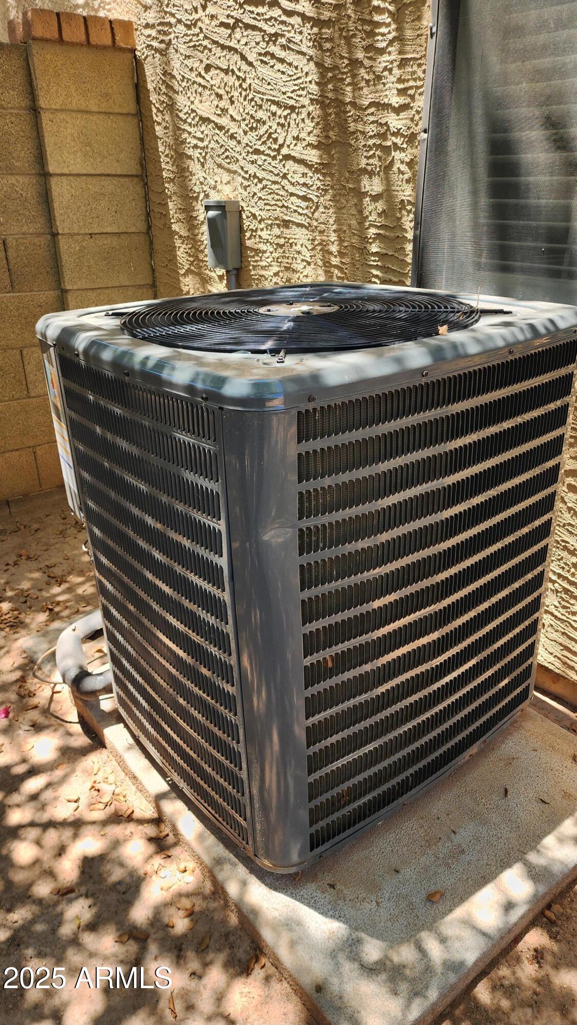 400 W CROFTON Street