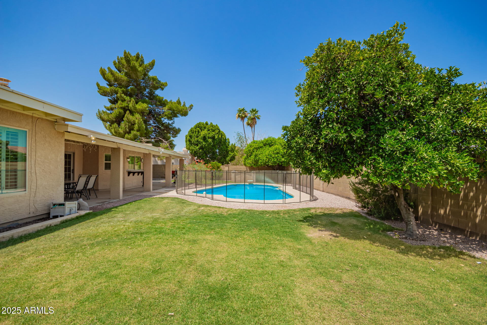 400 W CROFTON Street