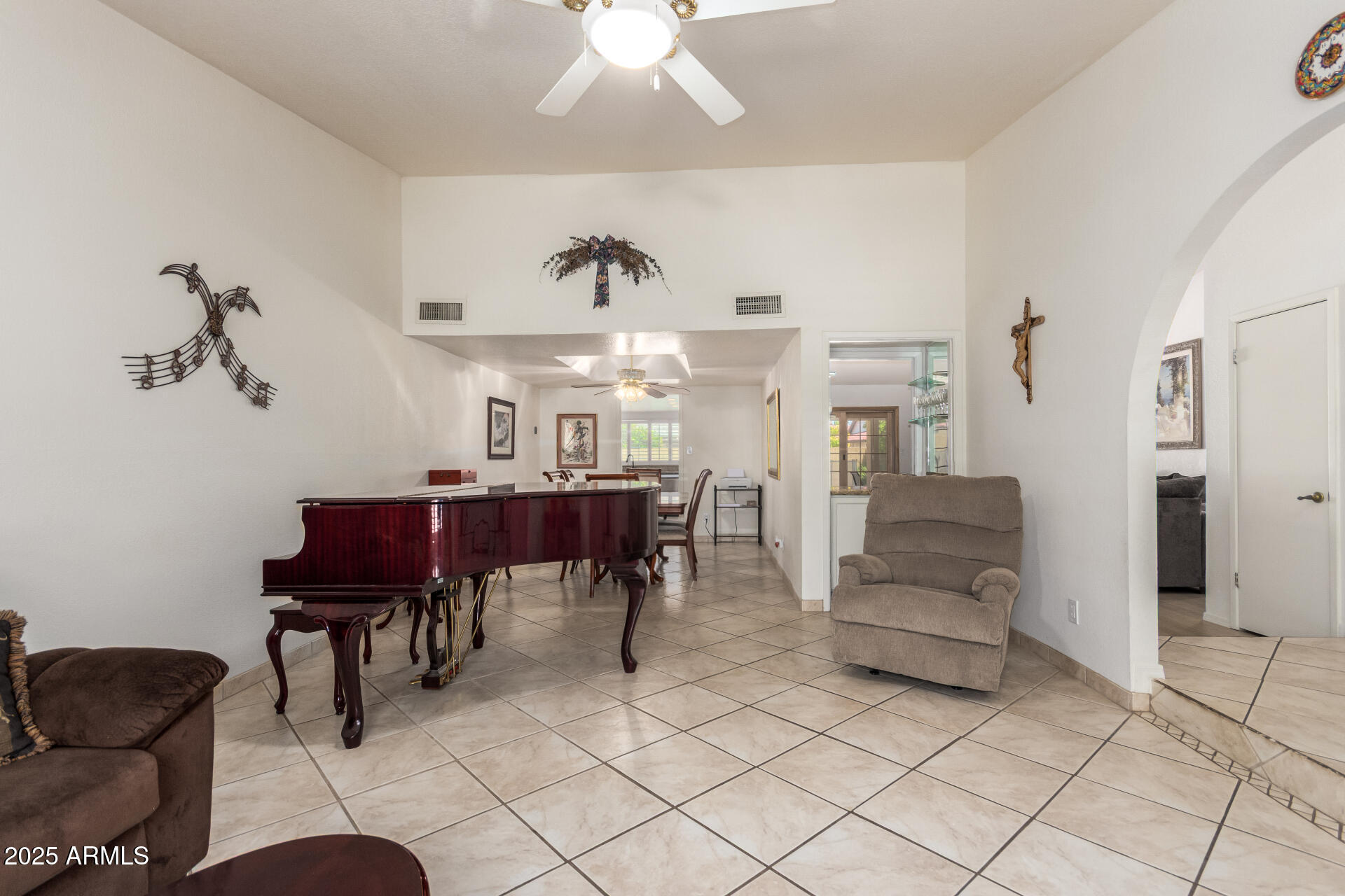 400 W CROFTON Street