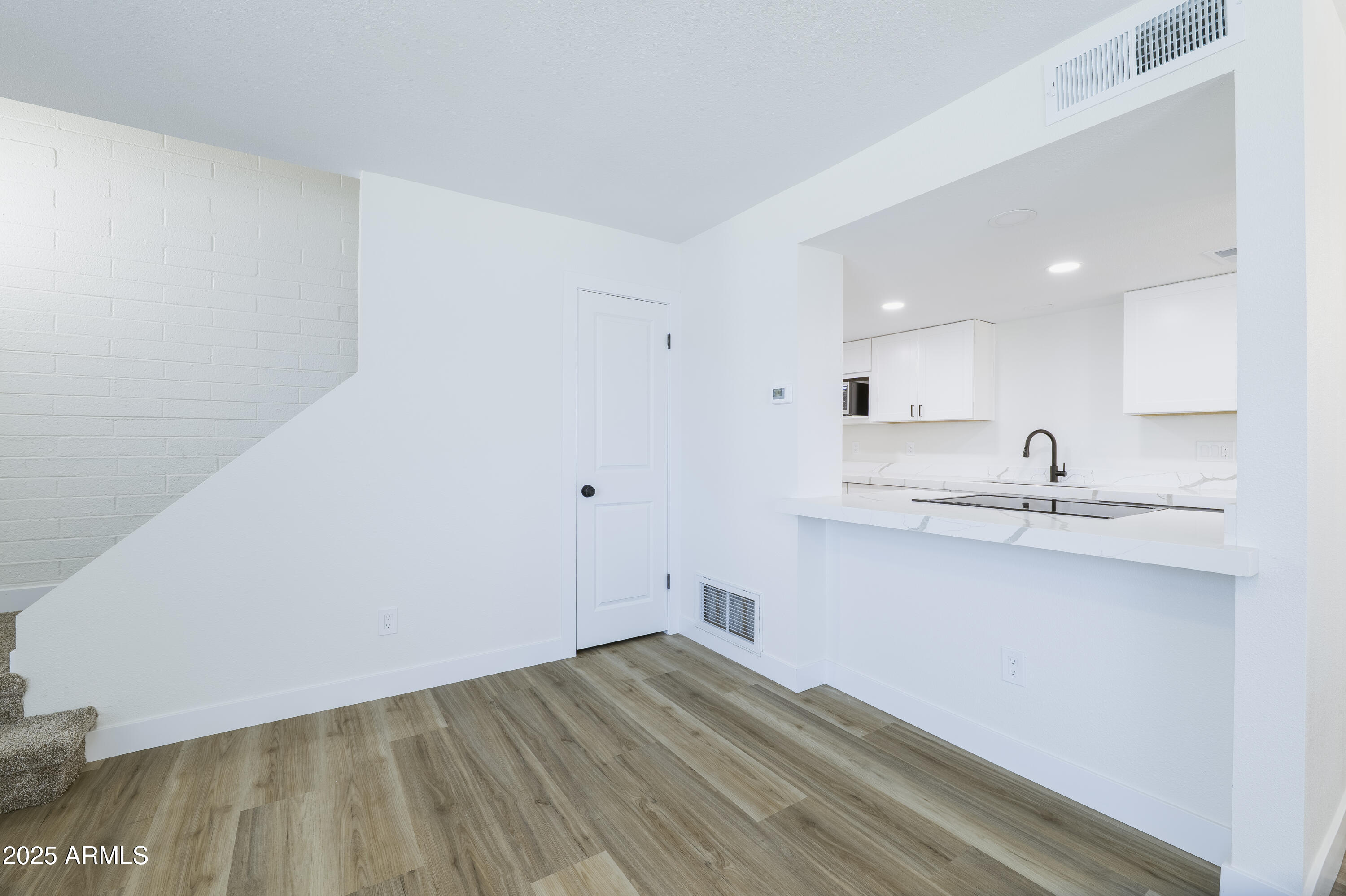 948 S Alma School Road, 1