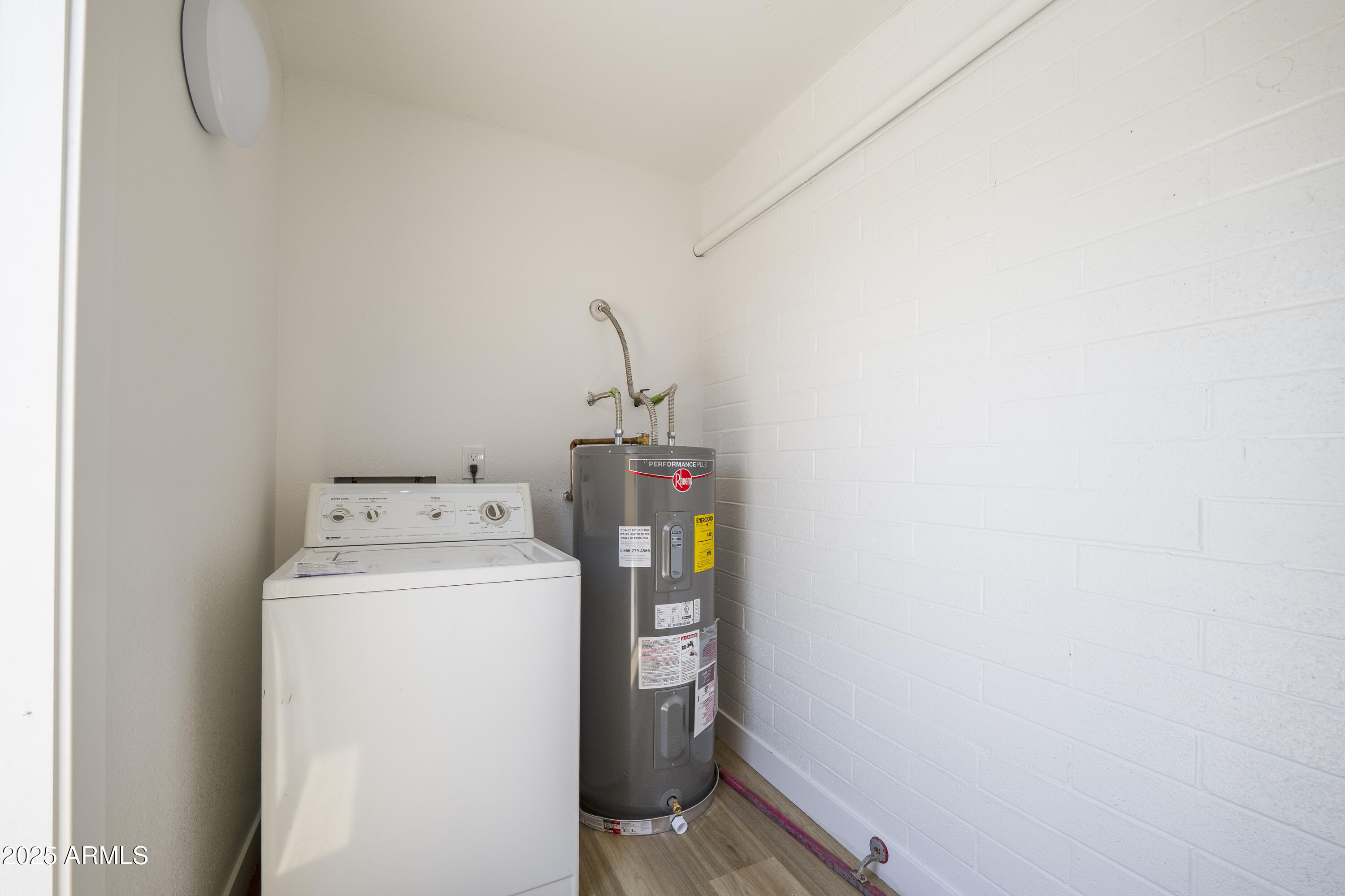 948 S Alma School Road, 1