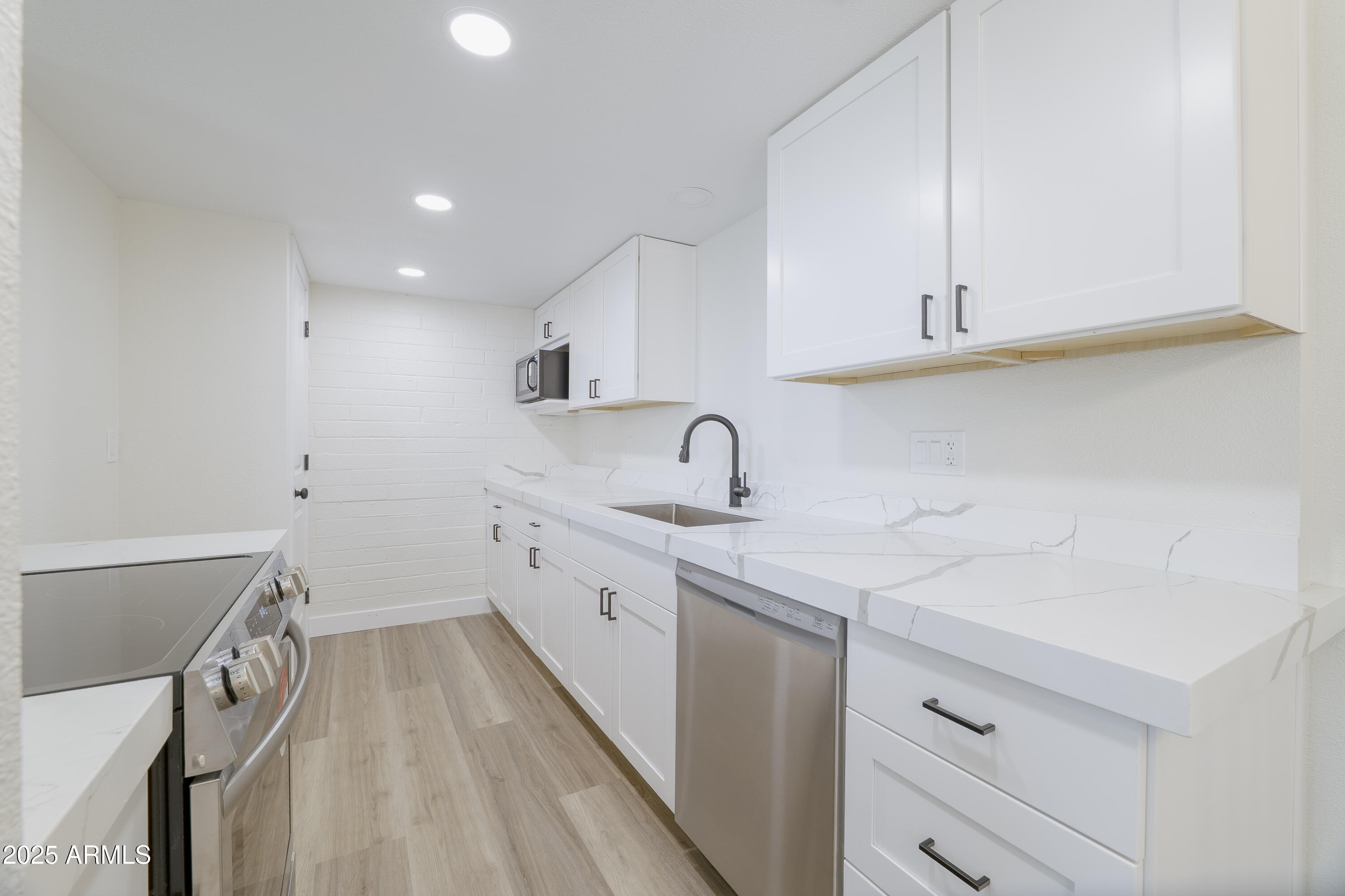 948 S Alma School Road, 1