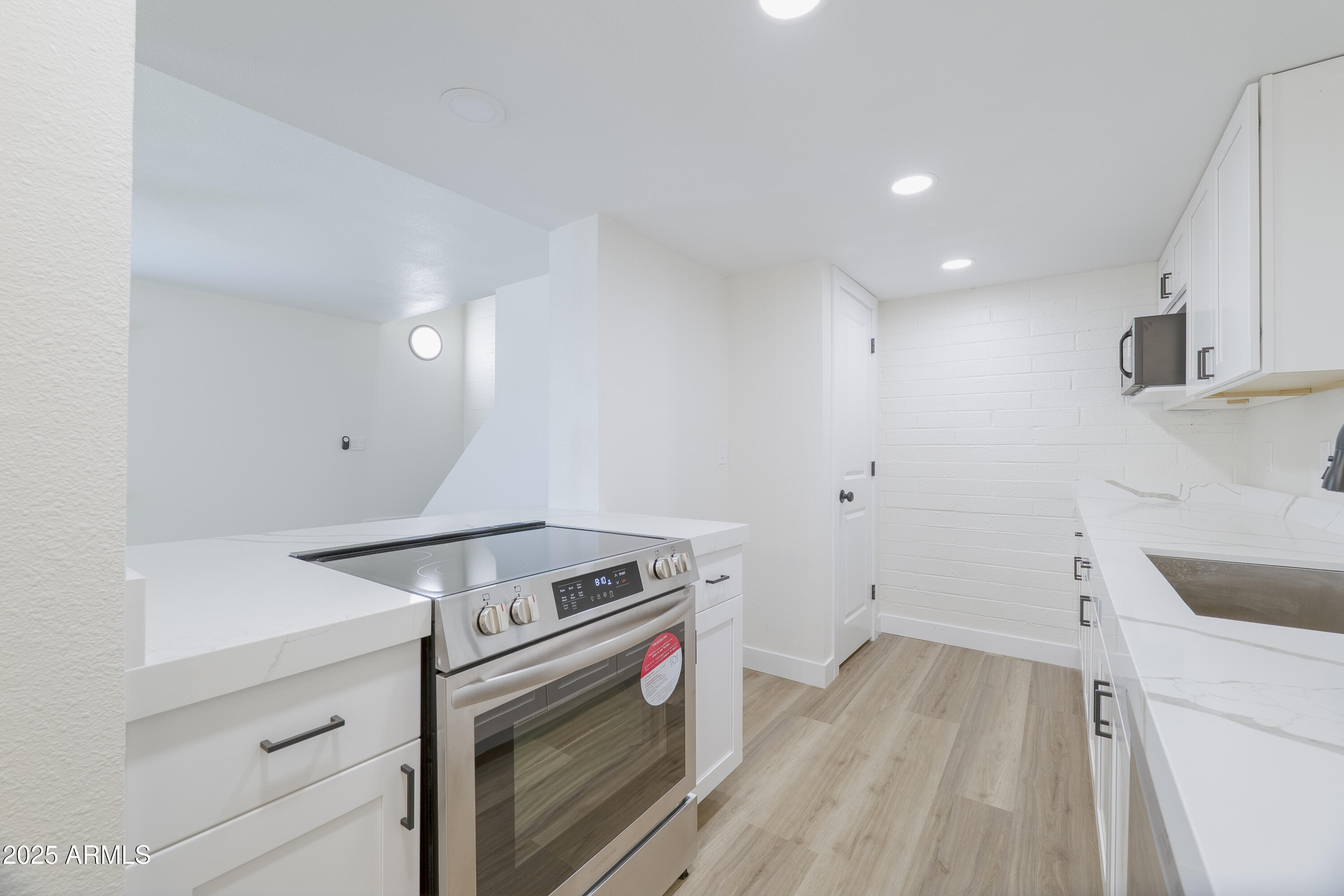 948 S Alma School Road, 1