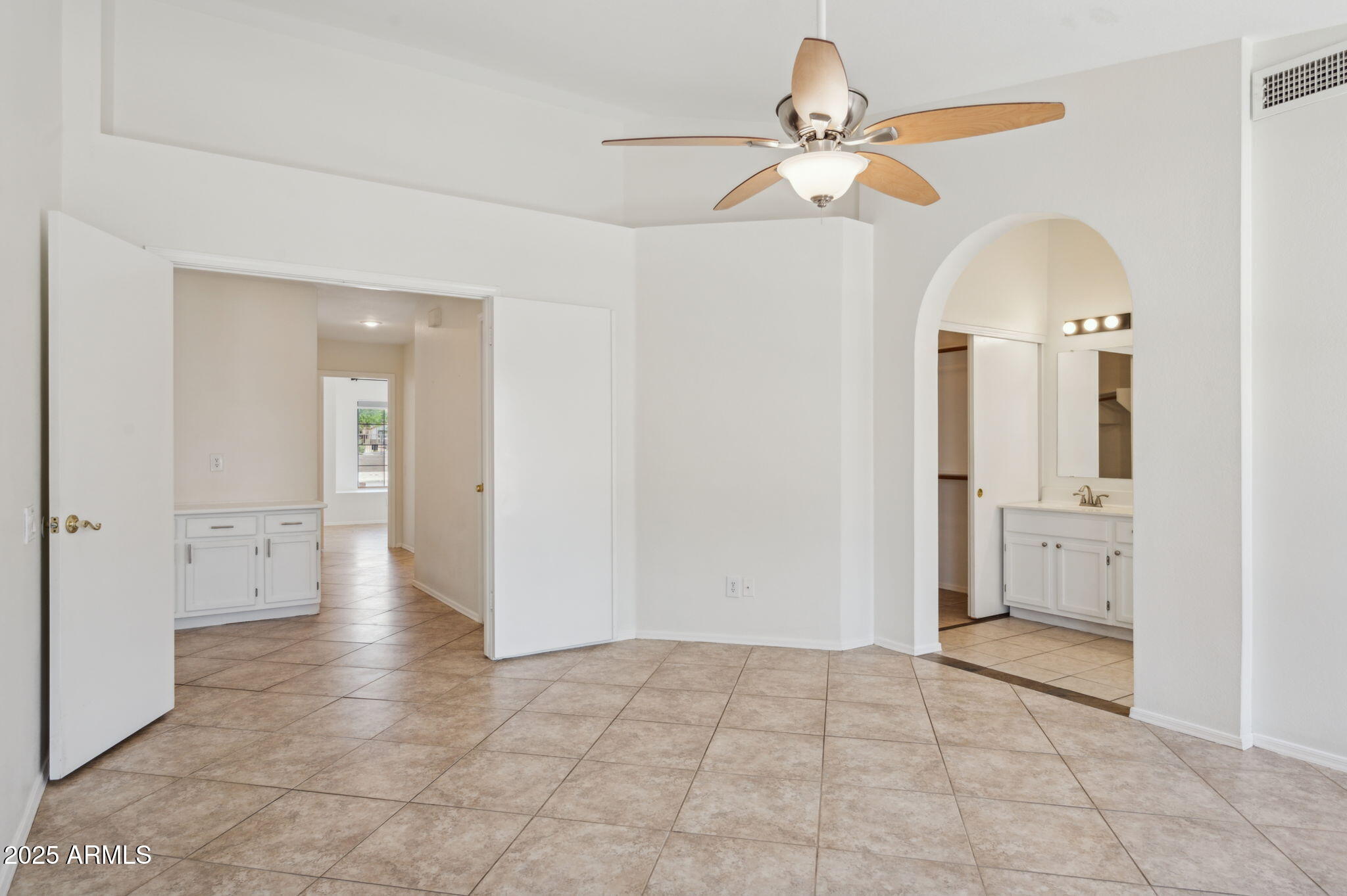 6645 E PRESTON Street