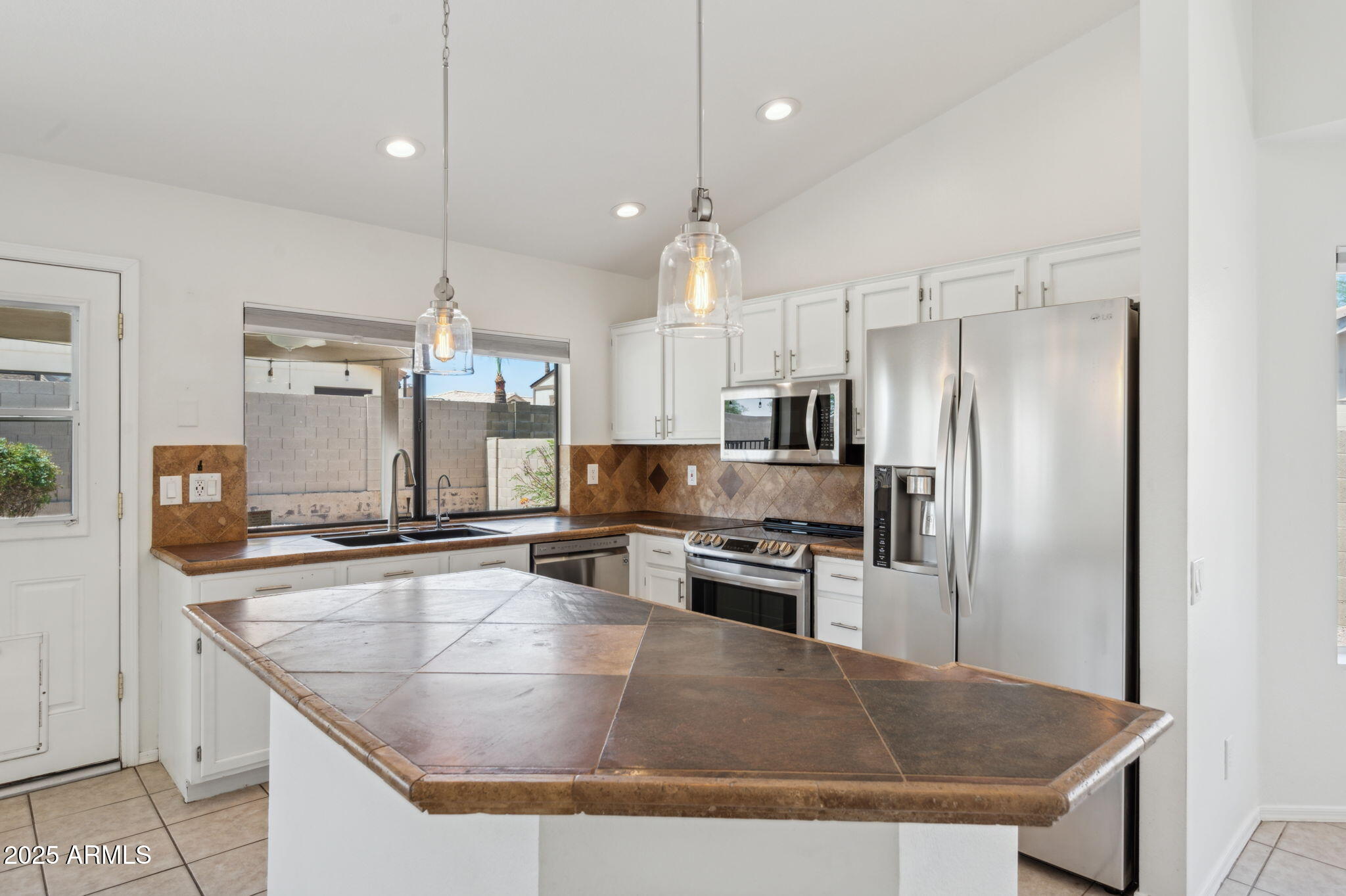 6645 E PRESTON Street