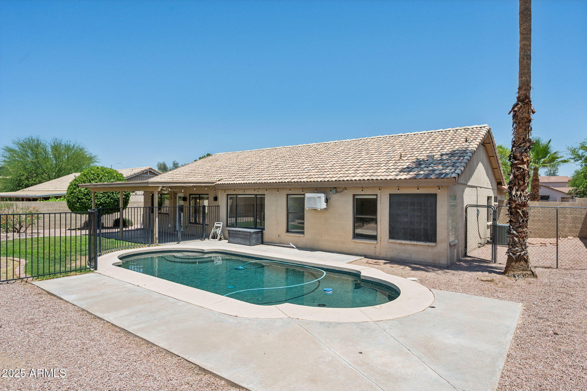 6645 E PRESTON Street