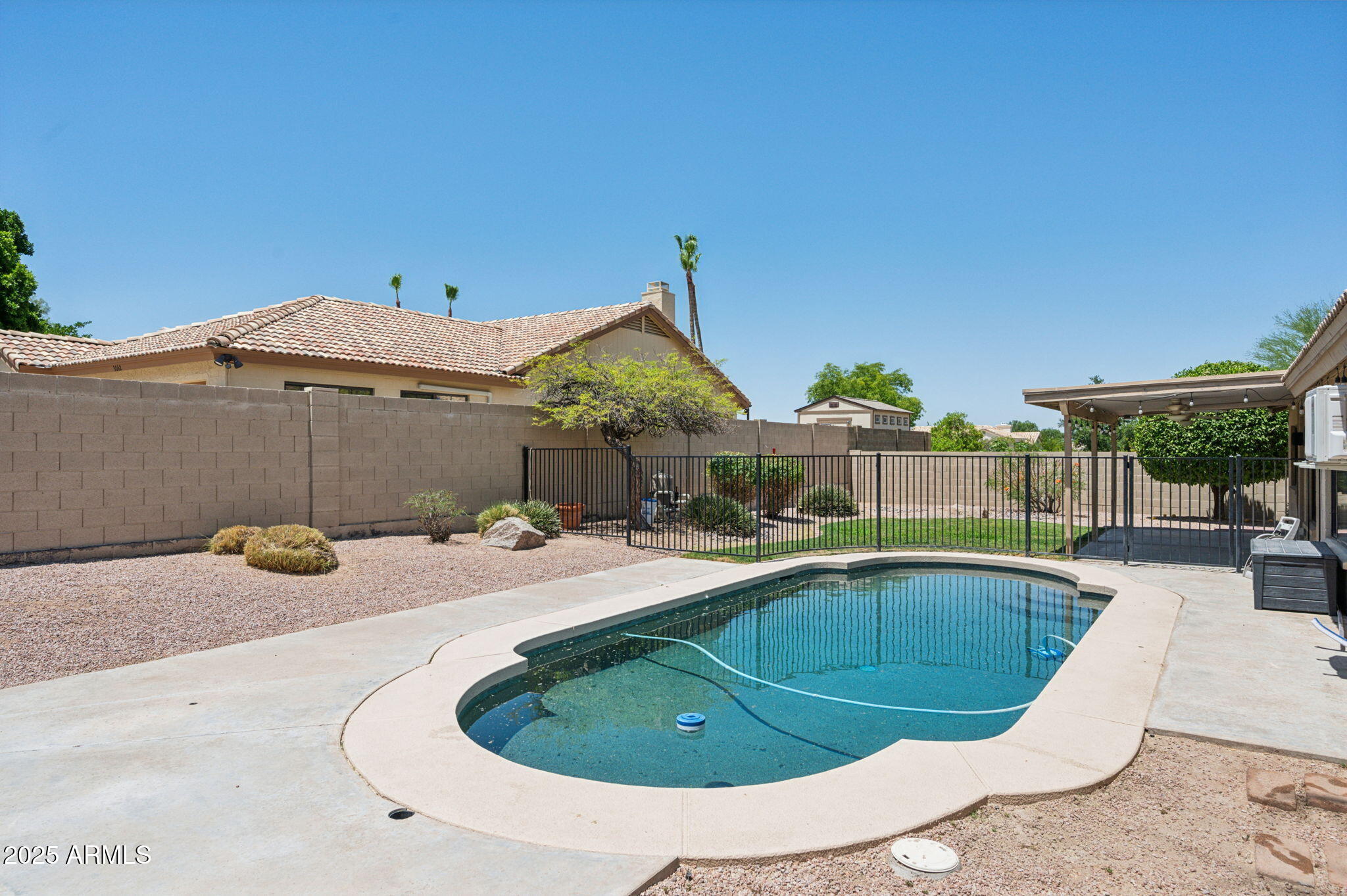 6645 E PRESTON Street