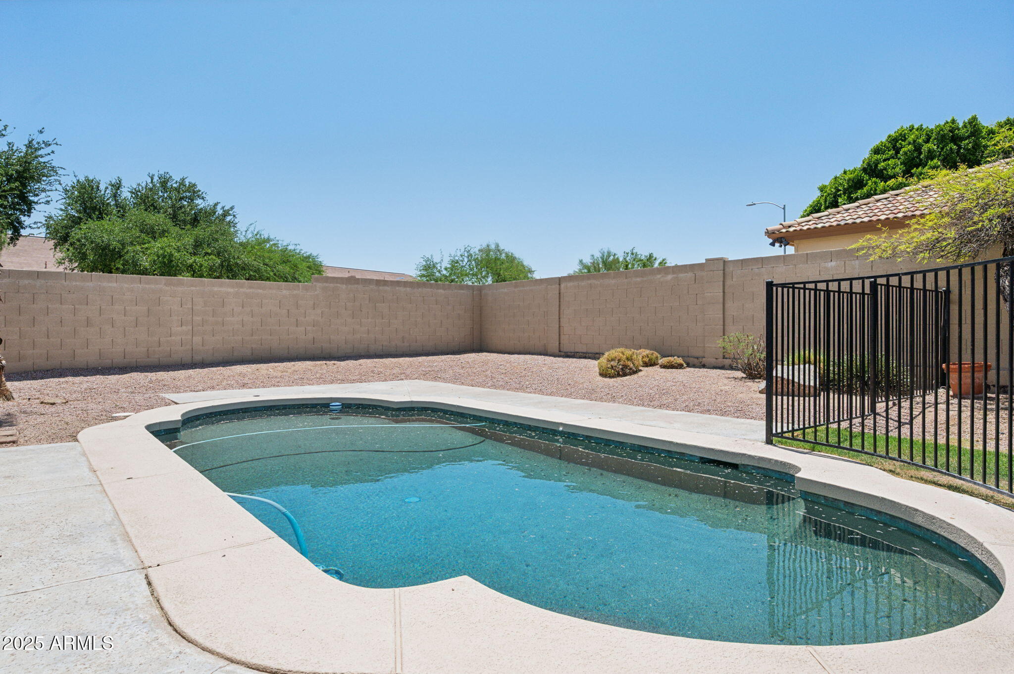 6645 E PRESTON Street