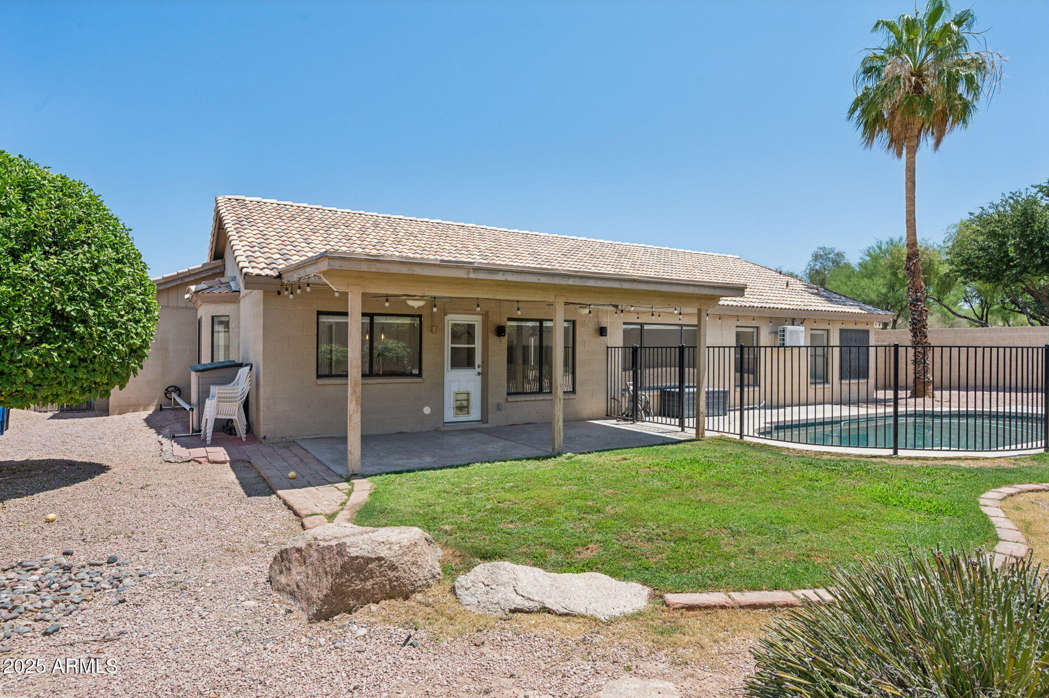 6645 E PRESTON Street