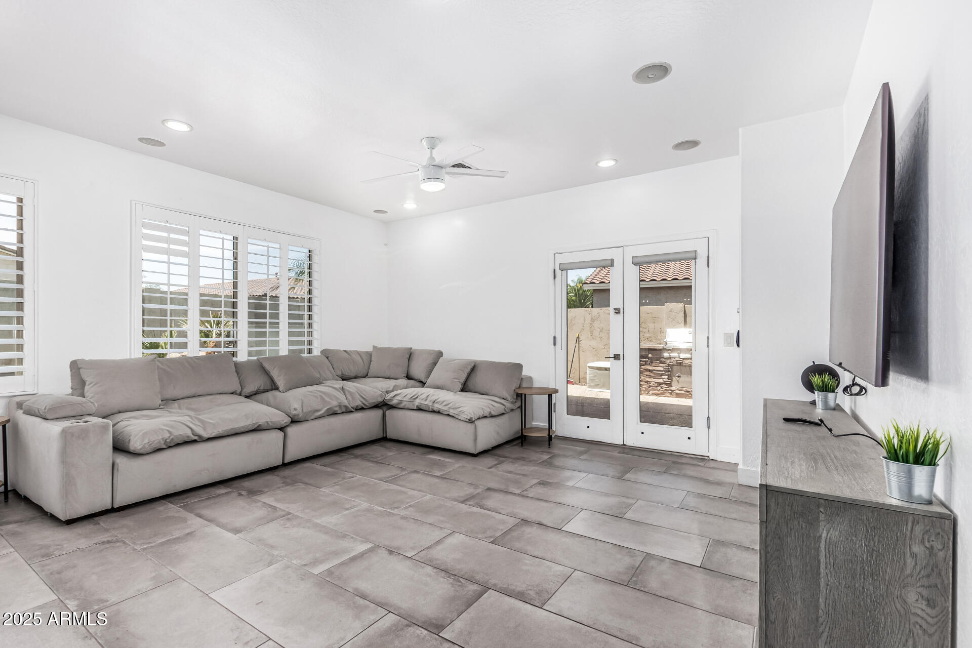 3777 E VALLEJO Drive