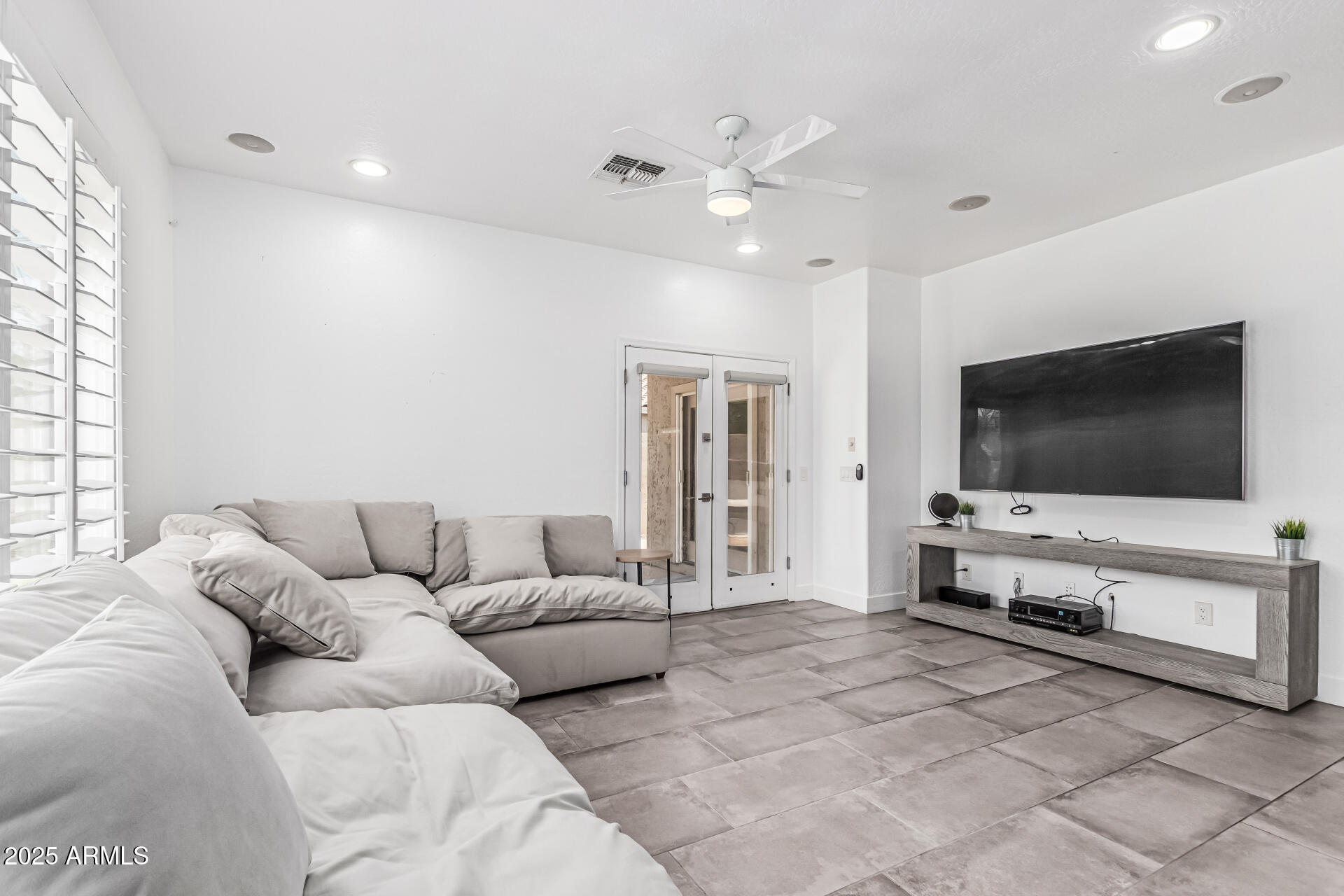 3777 E VALLEJO Drive