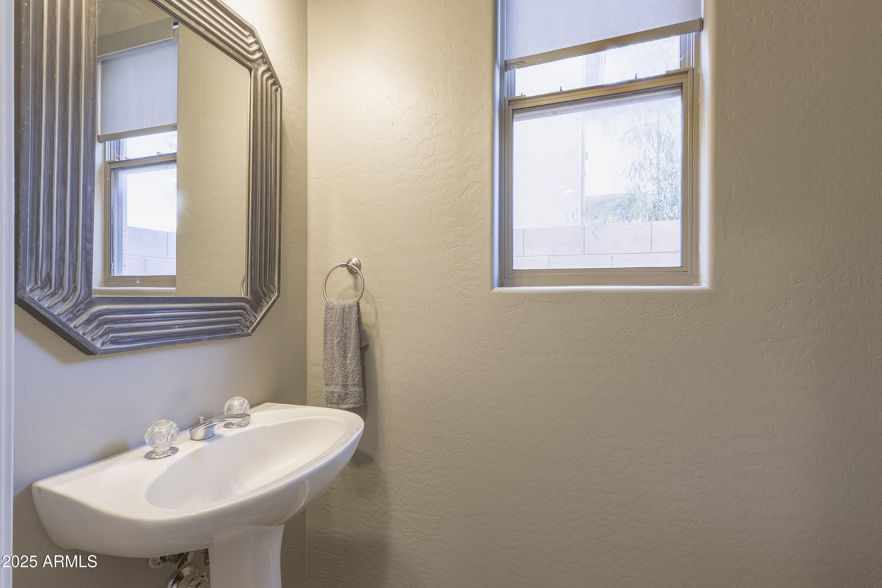 7227 E NORTHRIDGE Street