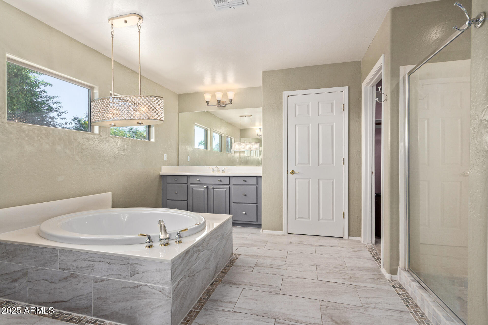 18402 E OAK HILL Lane