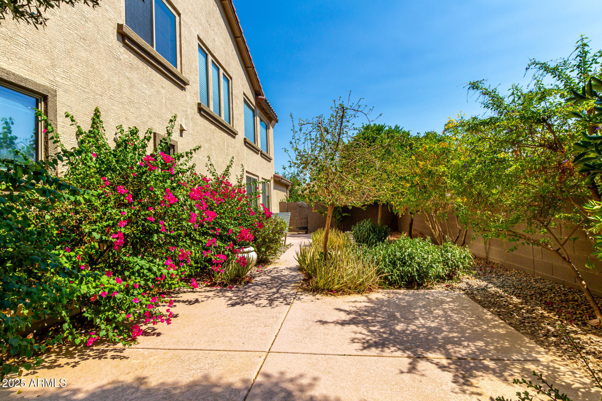 18402 E OAK HILL Lane