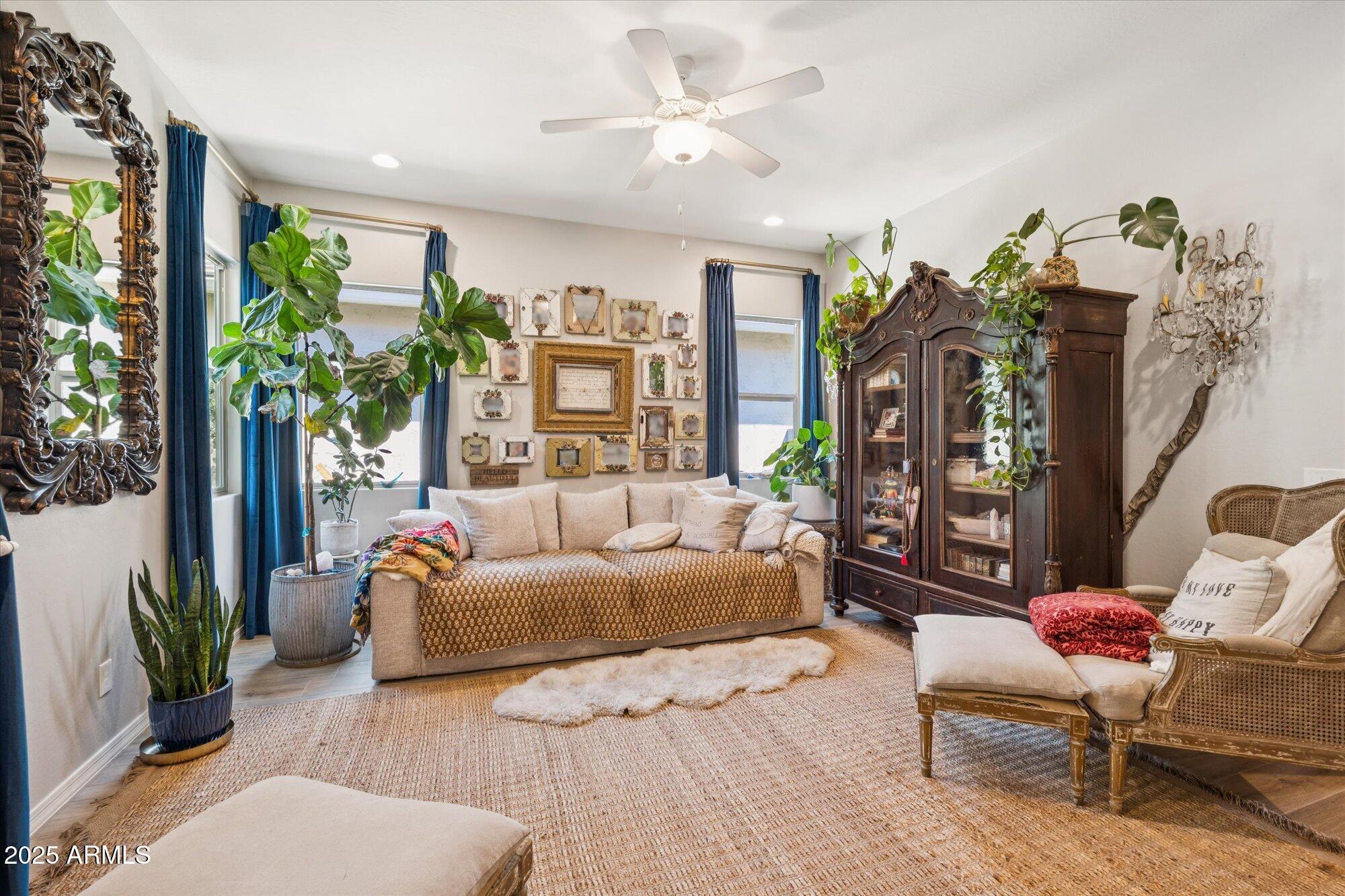 4215 E RONALD Street