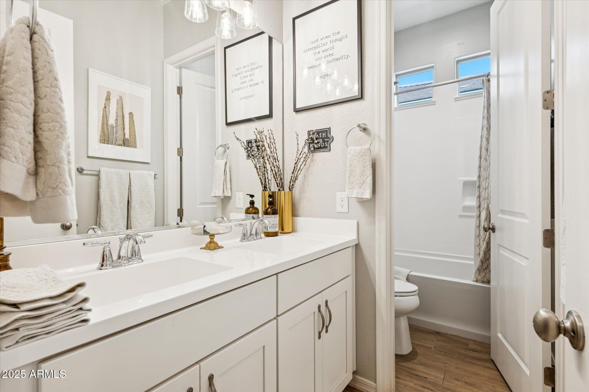 4215 E RONALD Street