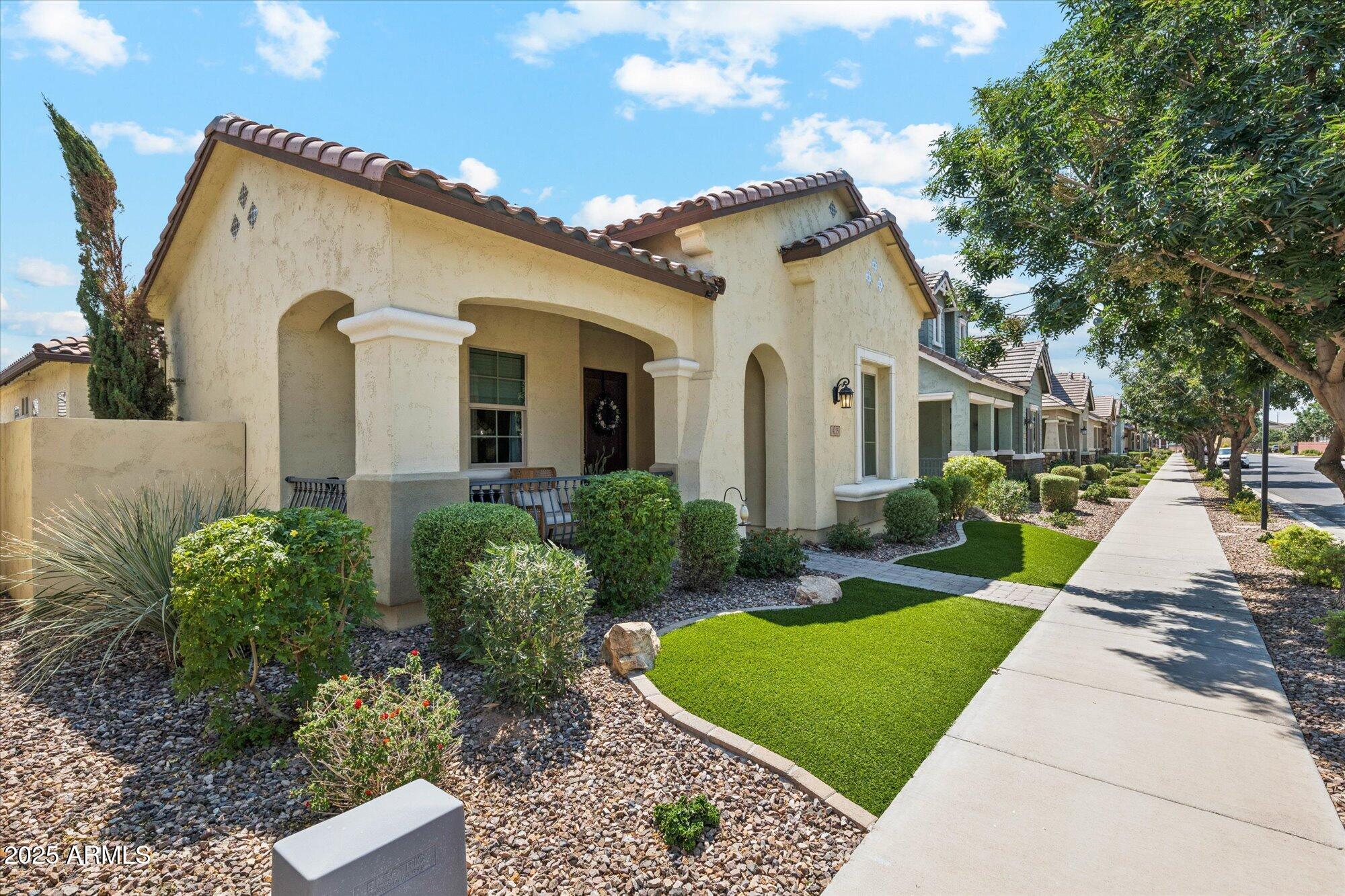 4215 E RONALD Street