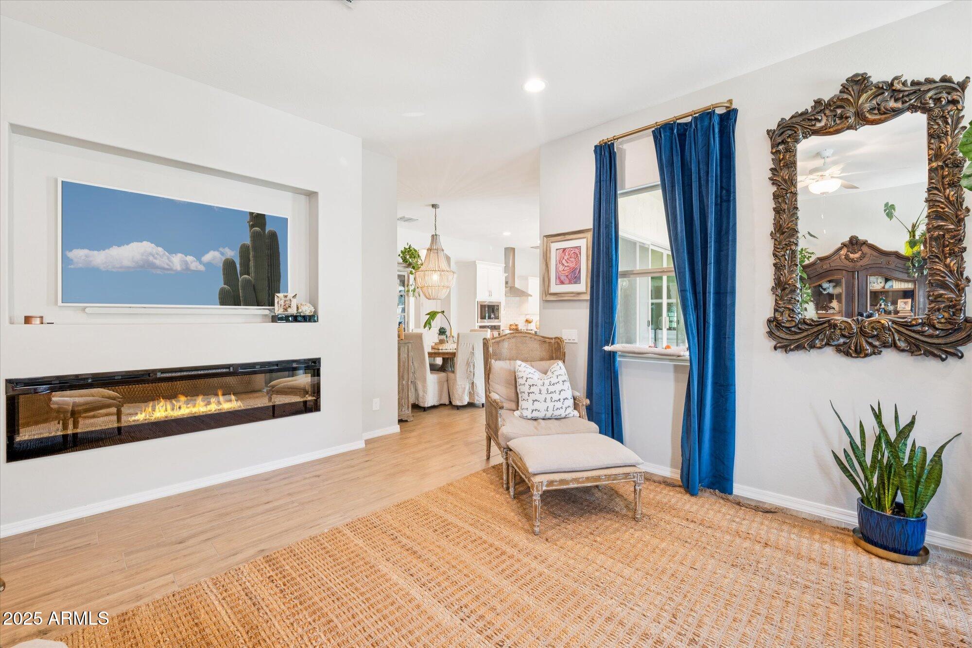 4215 E RONALD Street