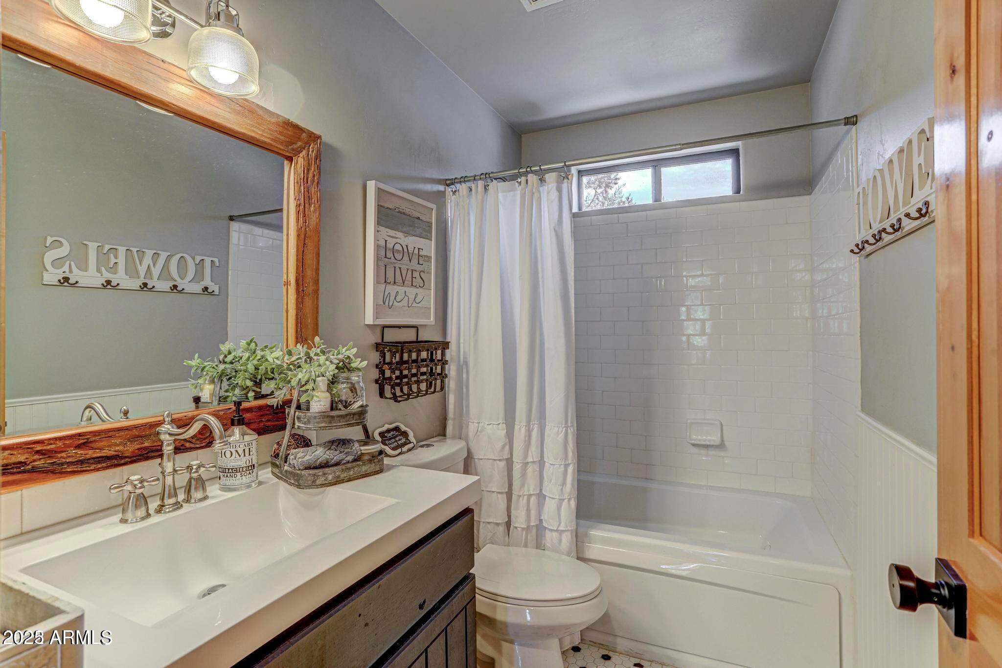 6124 W HIDDEN PINES Loop