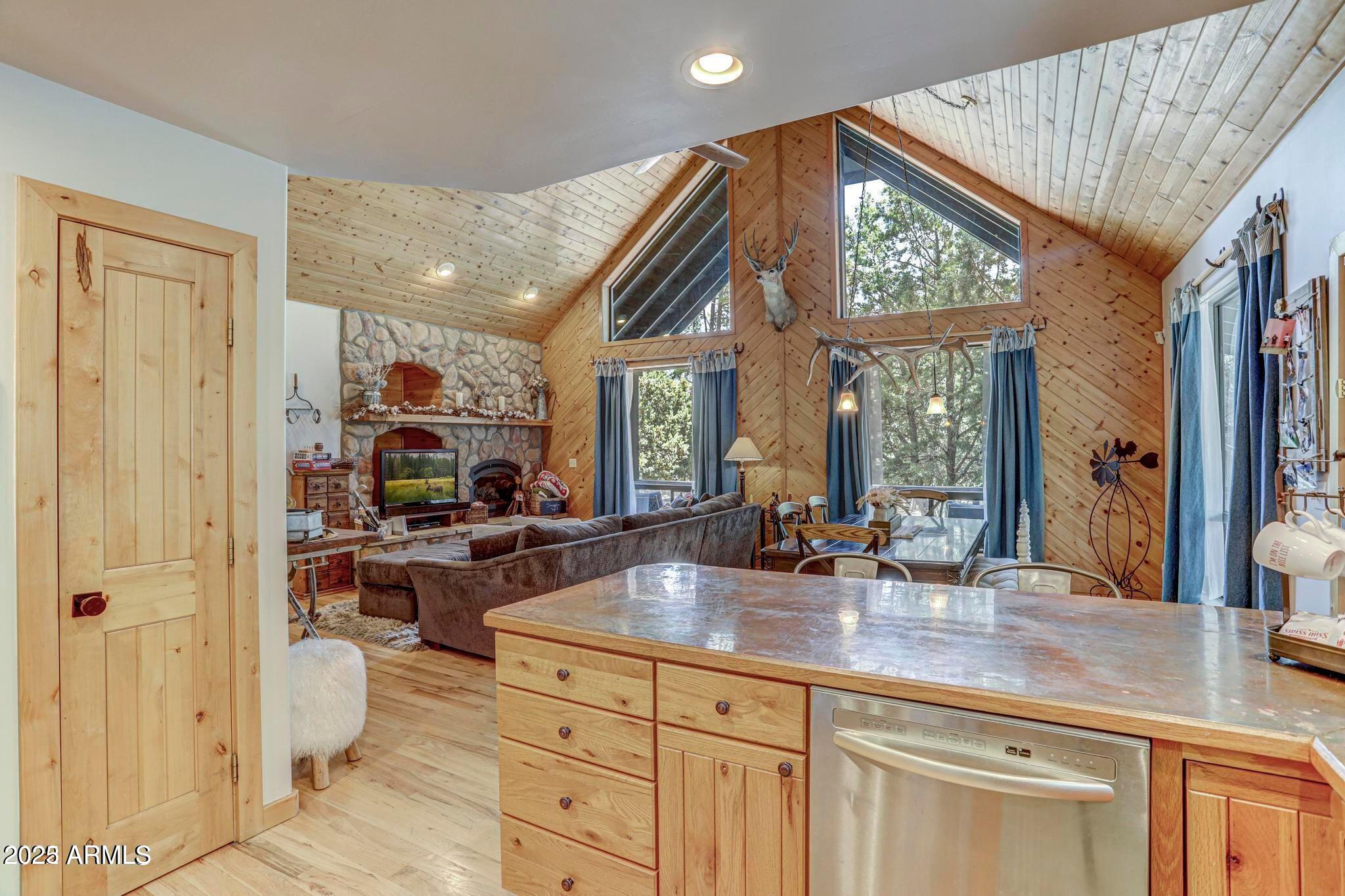 6124 W HIDDEN PINES Loop