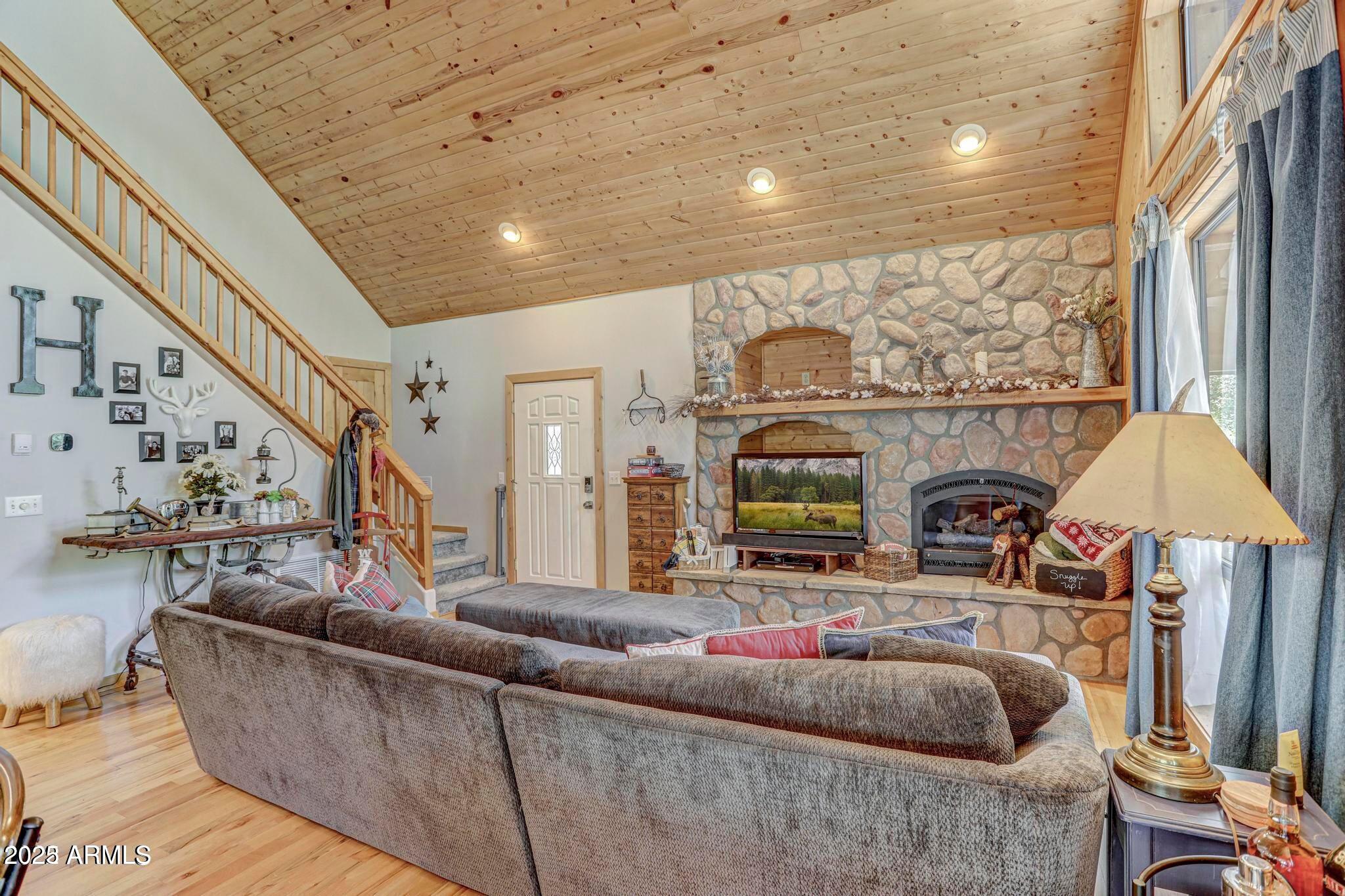 6124 W HIDDEN PINES Loop