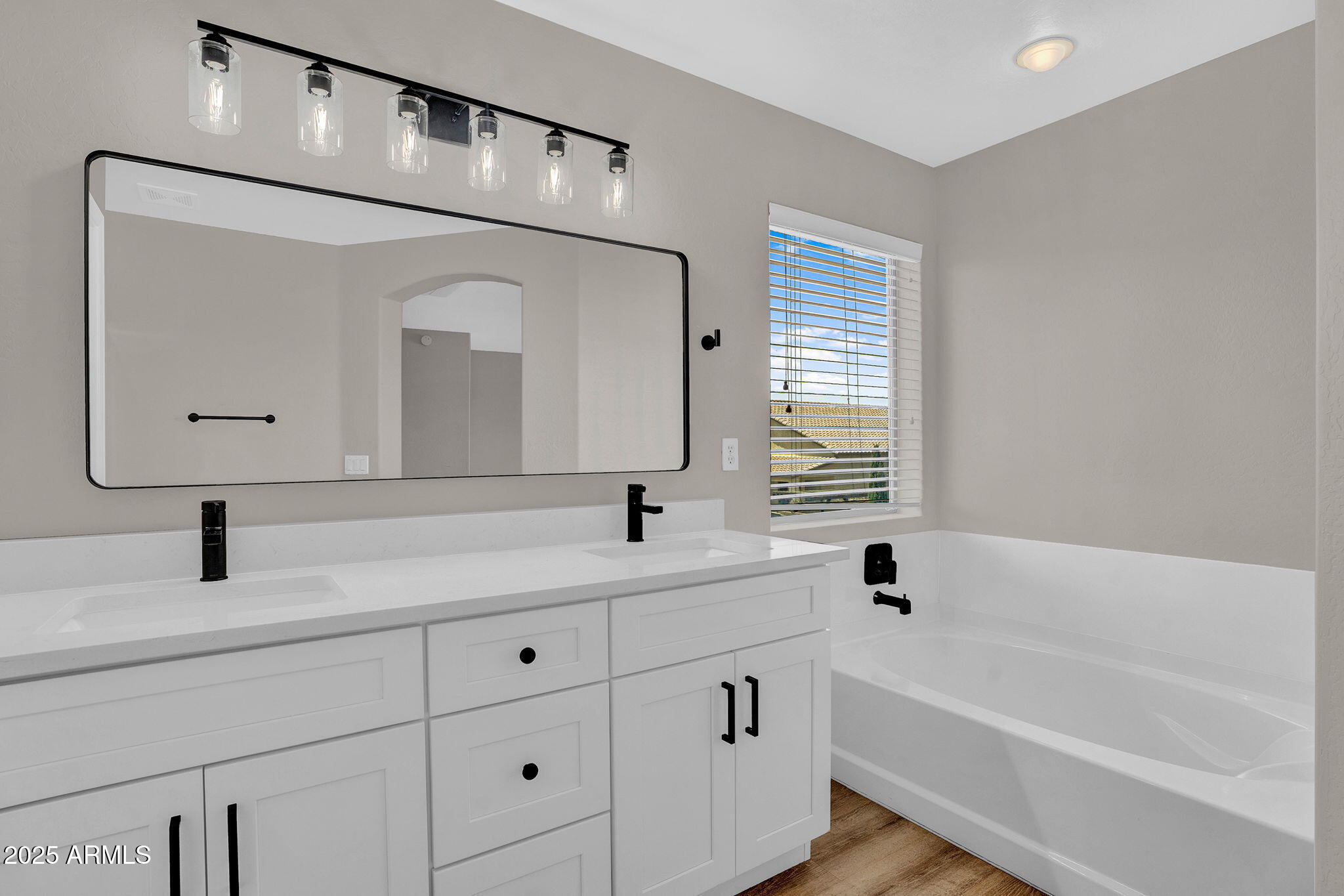 3376 E LAFAYETTE Avenue