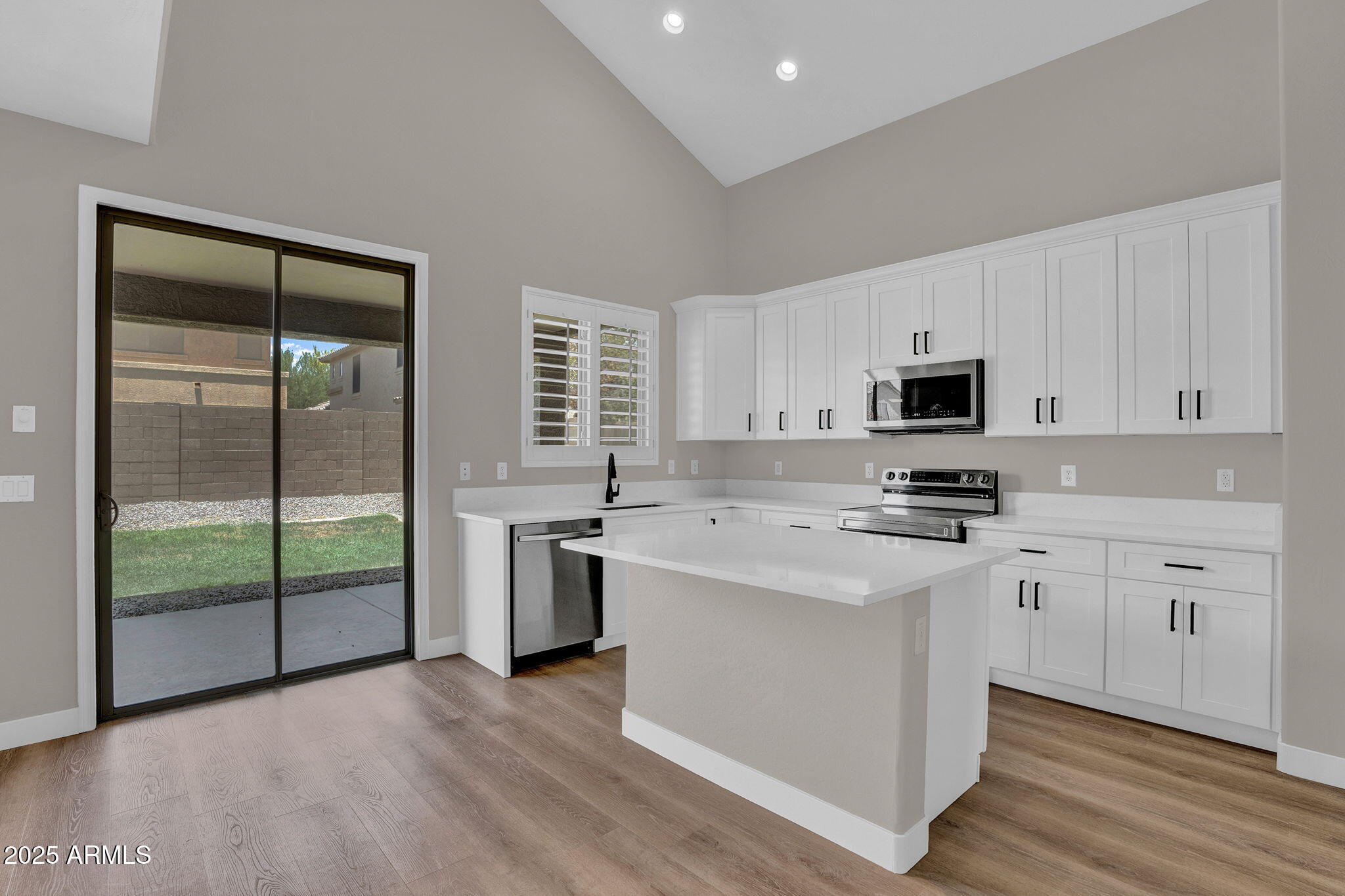 3376 E LAFAYETTE Avenue