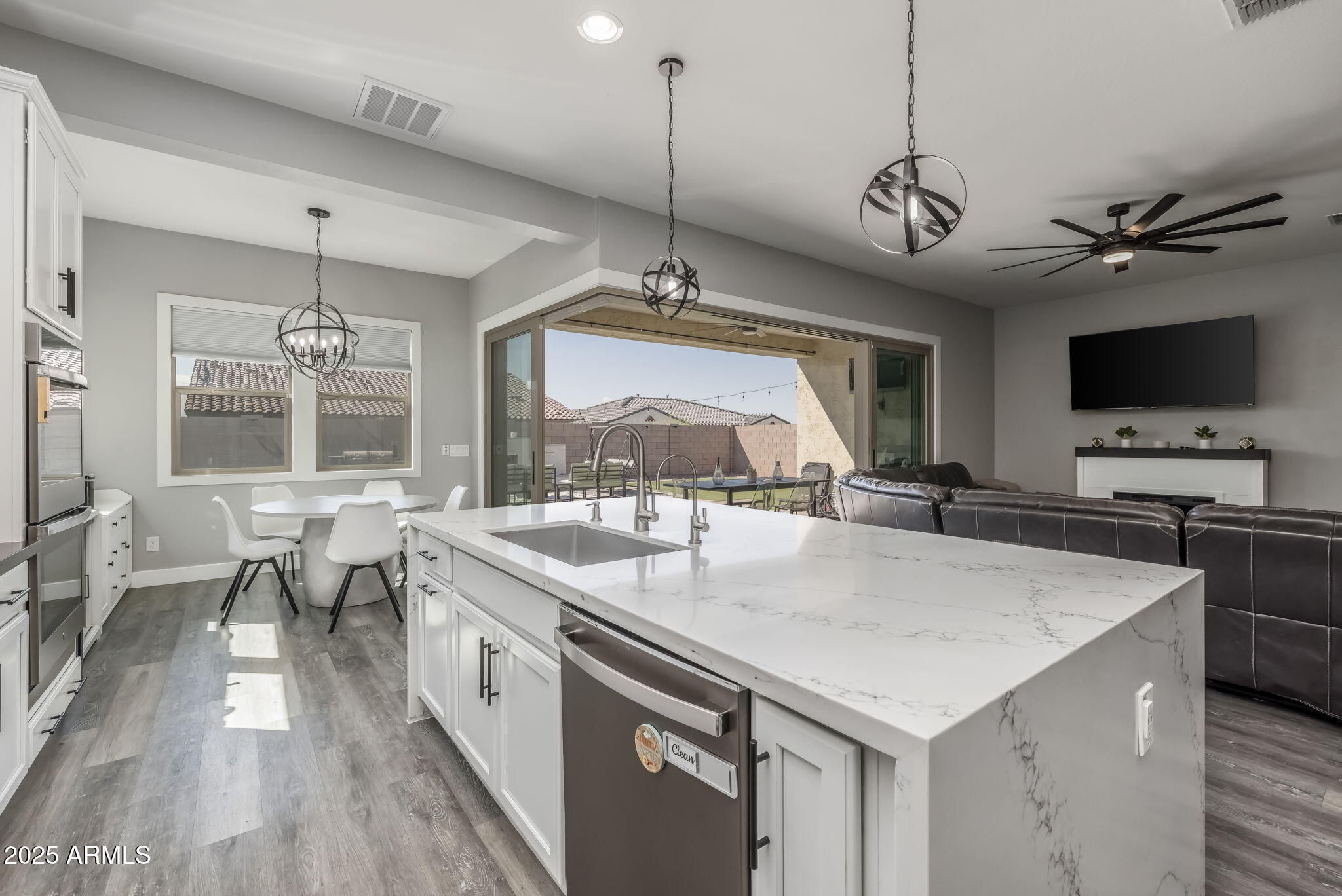 10709 E THORNTON Avenue