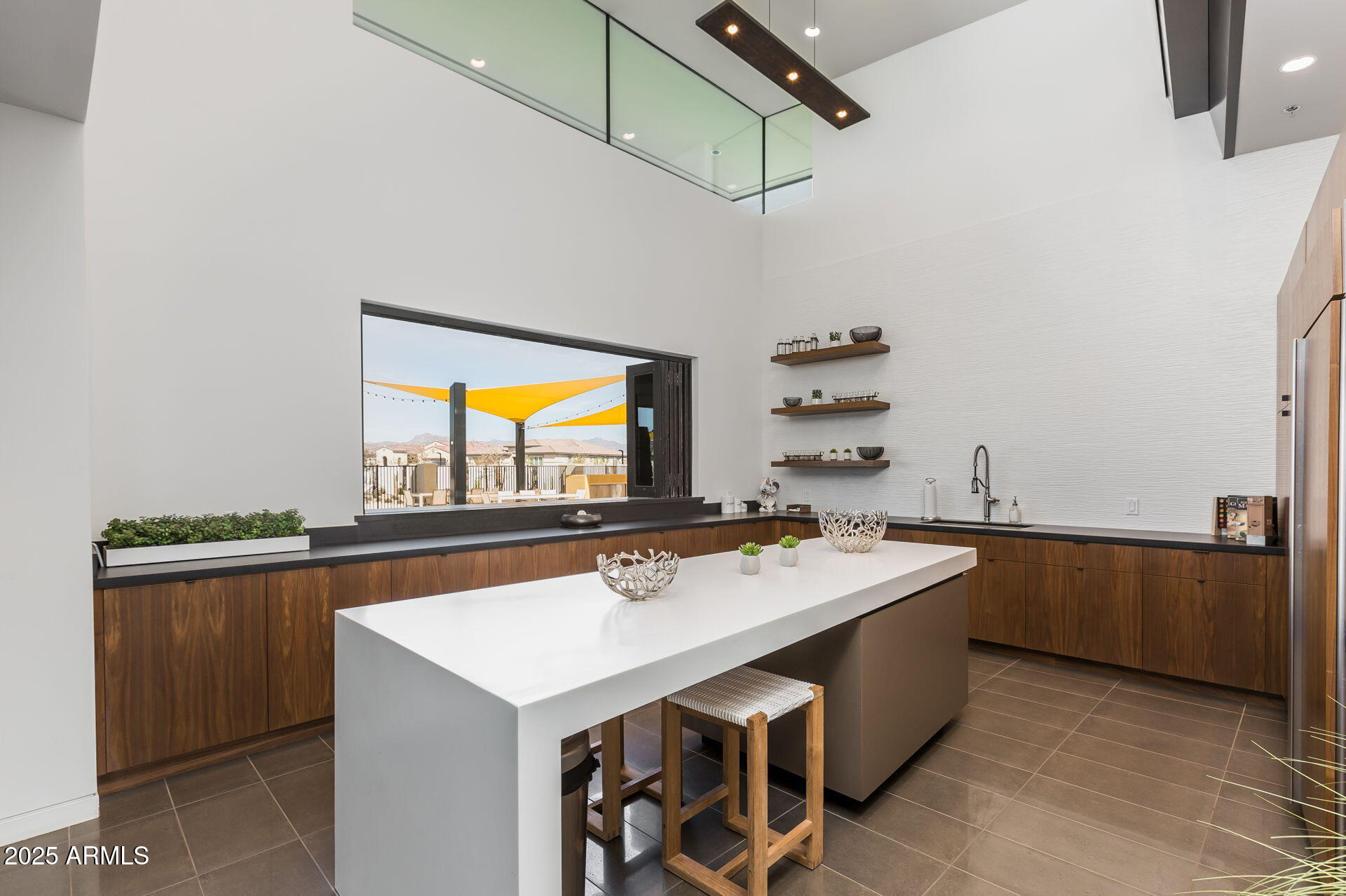 10709 E THORNTON Avenue