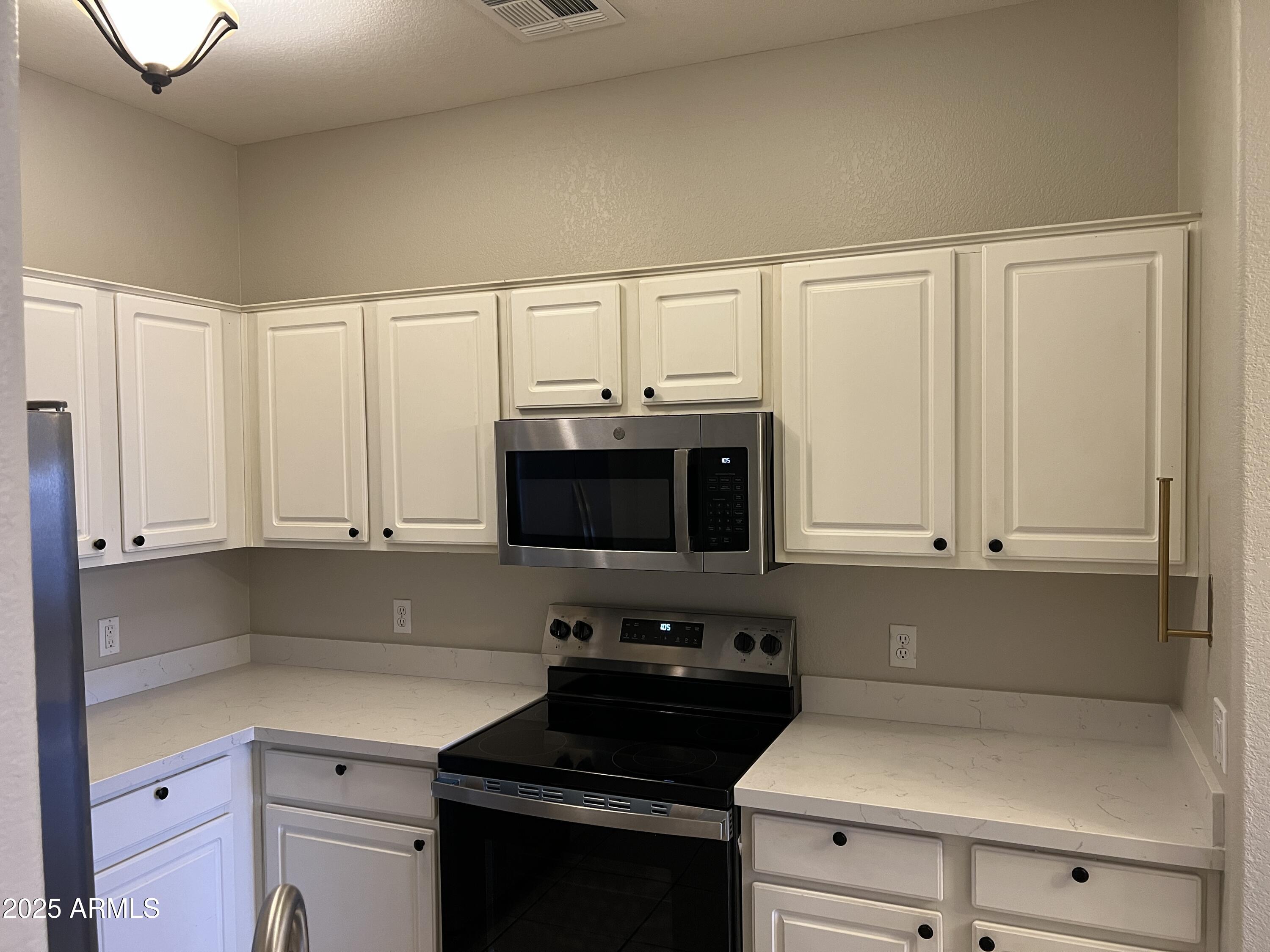 1961 N HARTFORD Street, 1114