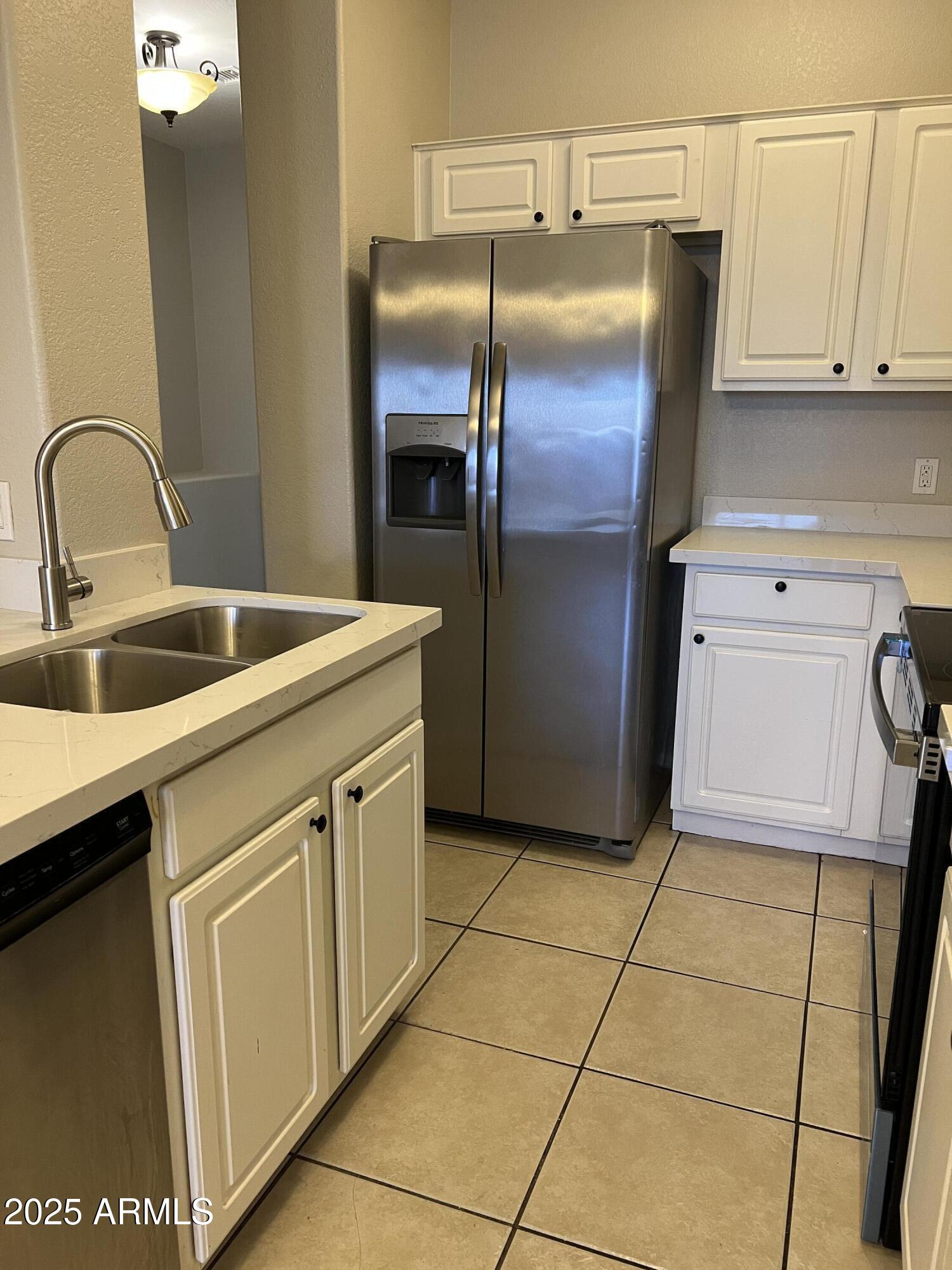 1961 N HARTFORD Street, 1114