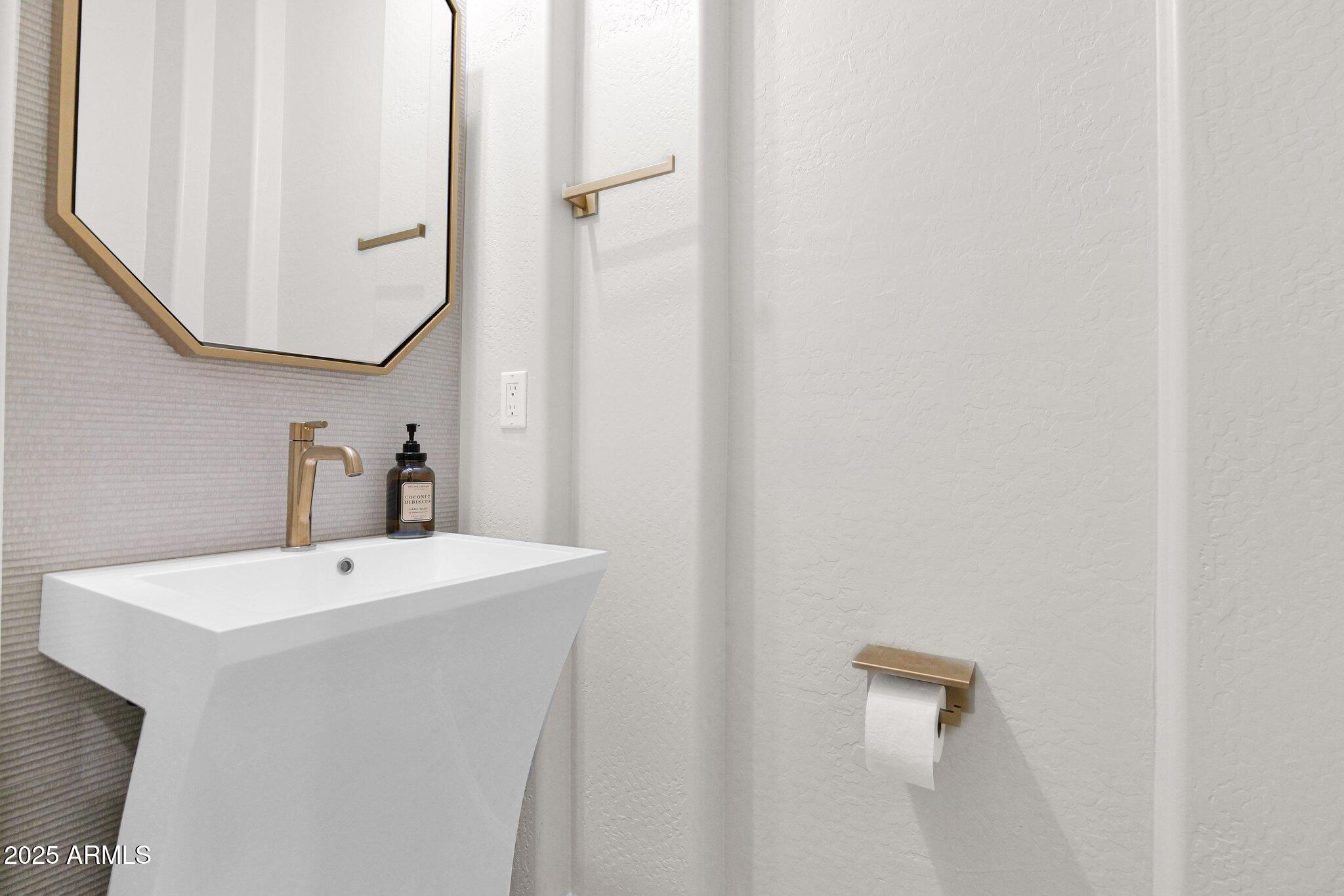 20115 E SONOQUI Boulevard E