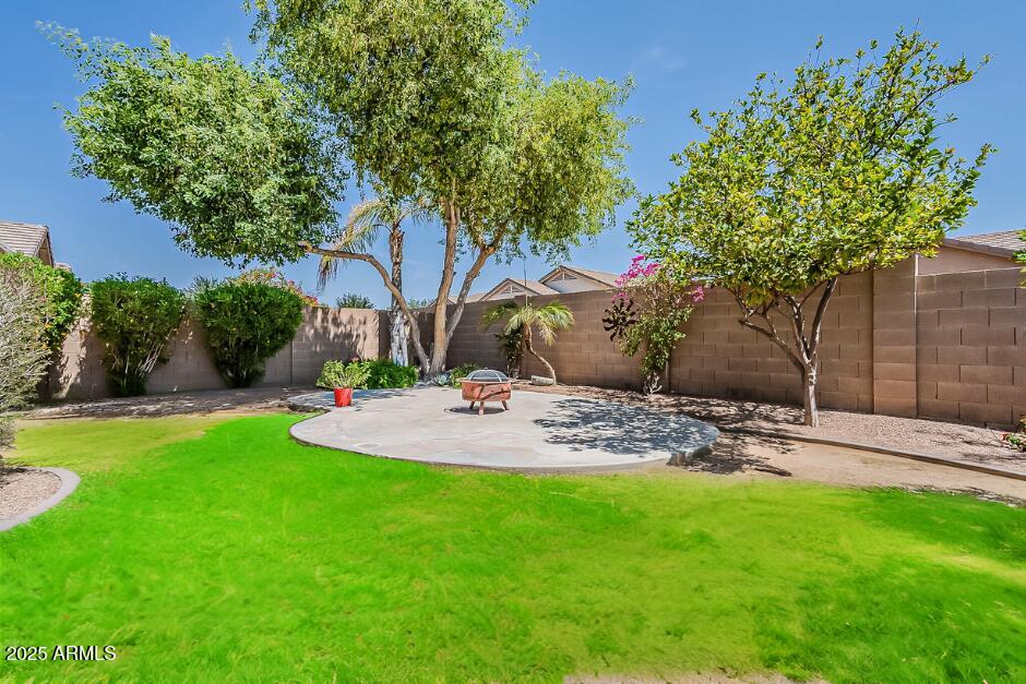 549 E QUENTIN Lane