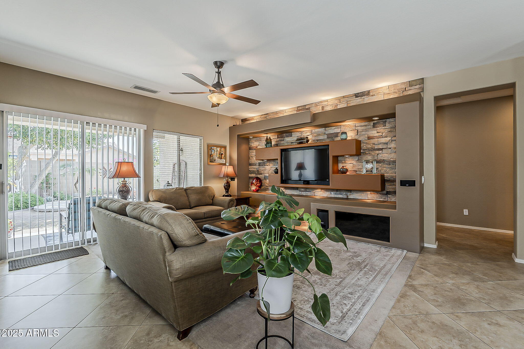 549 E QUENTIN Lane