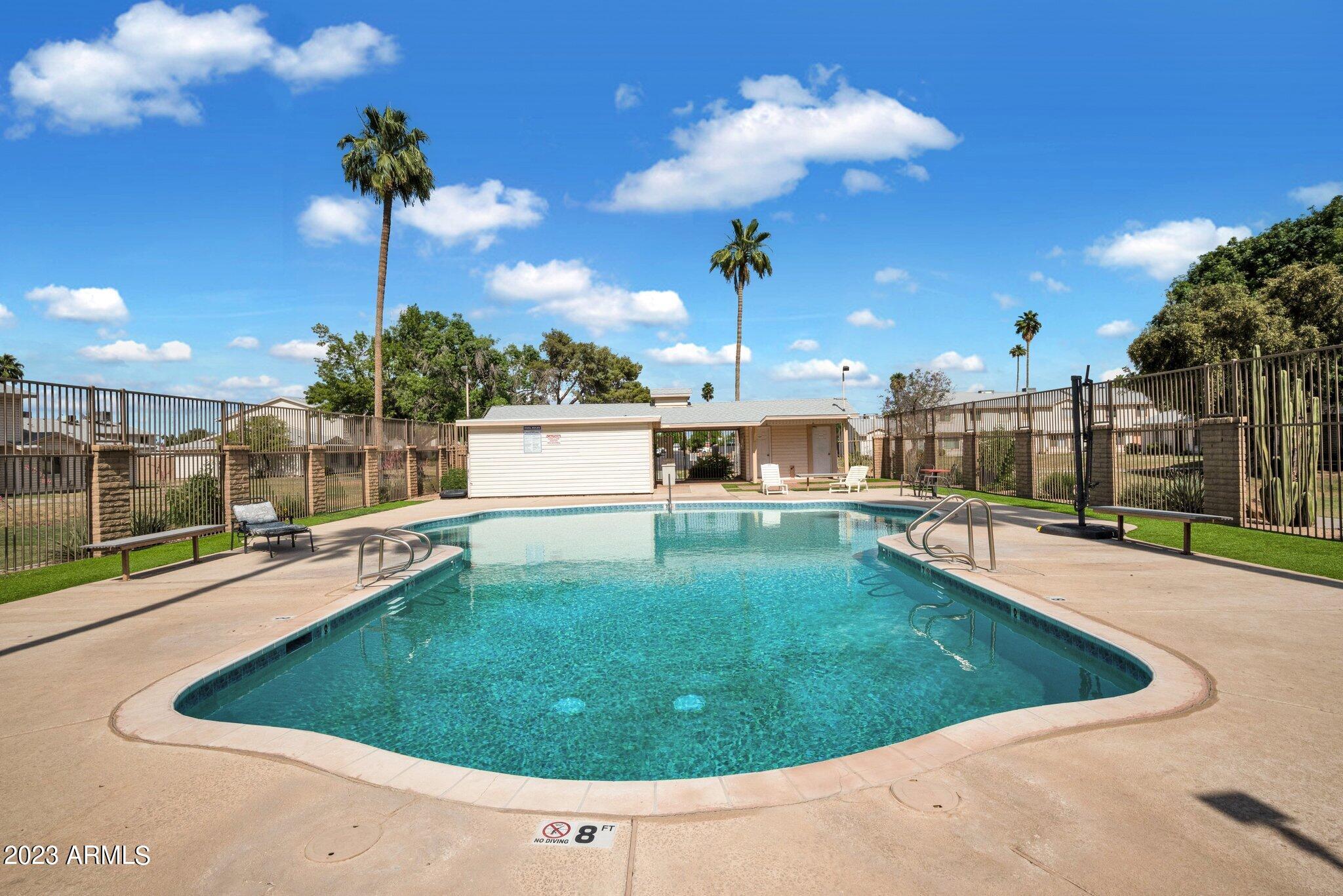 1077 E FREMONT Drive