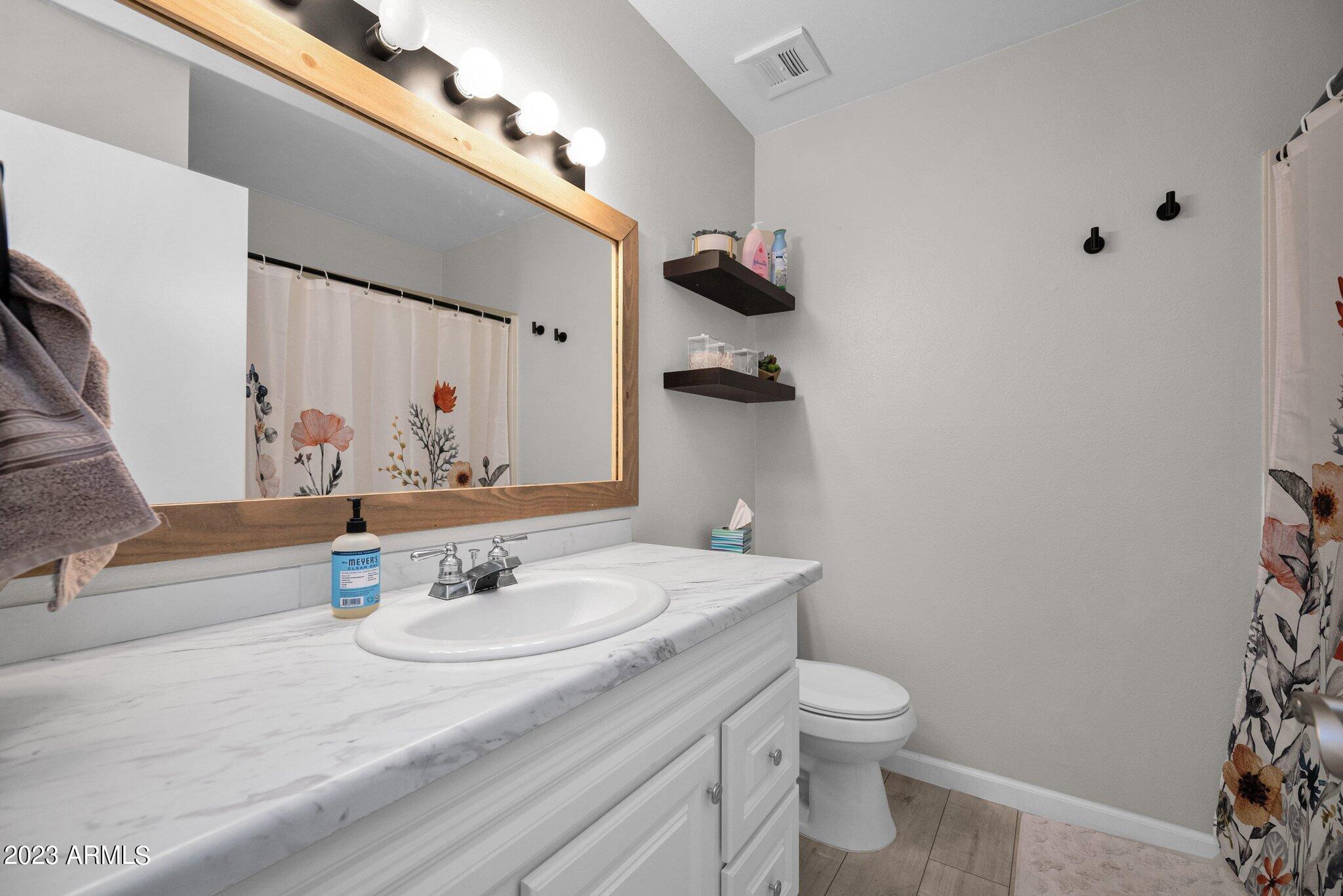 1077 E FREMONT Drive