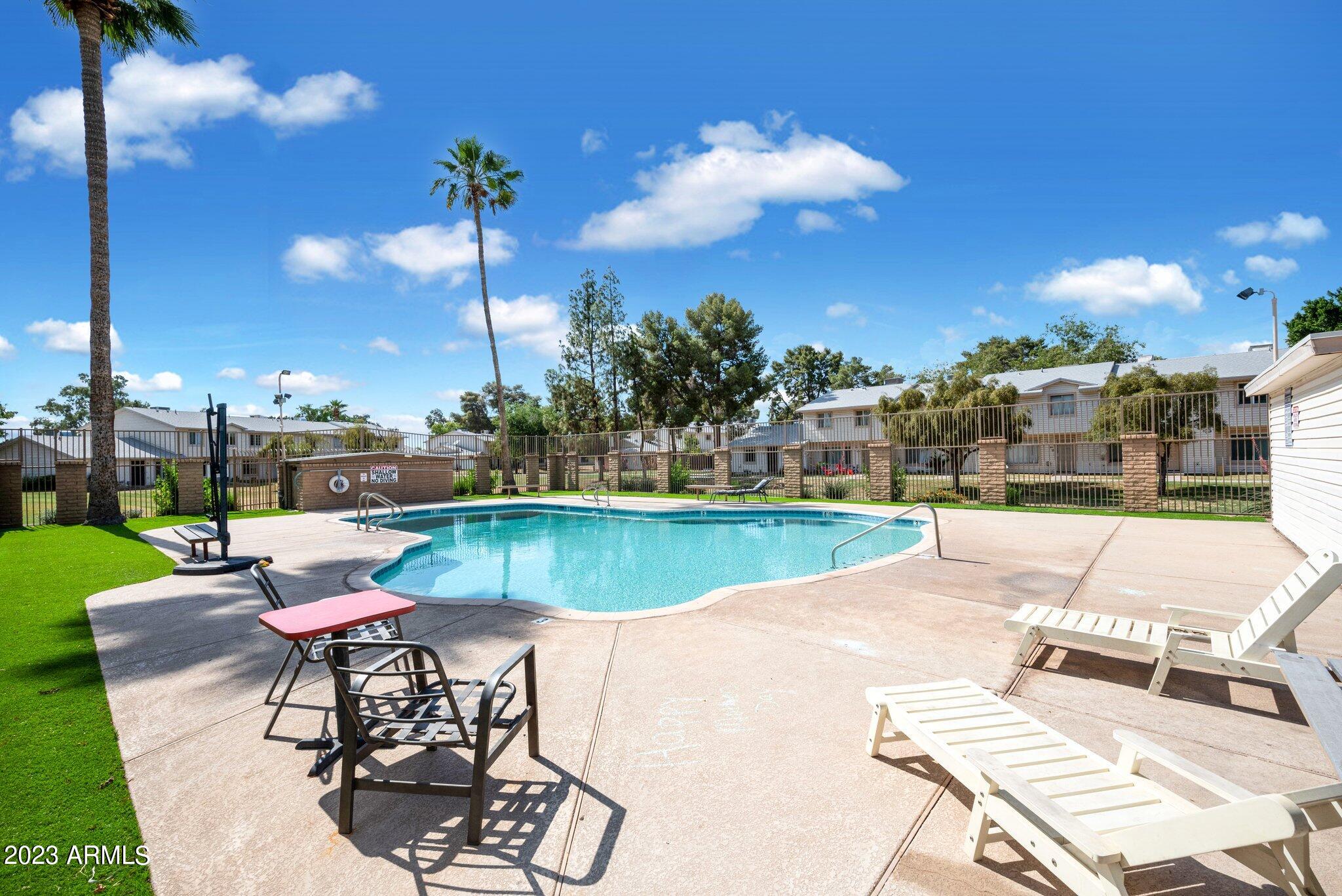 1077 E FREMONT Drive